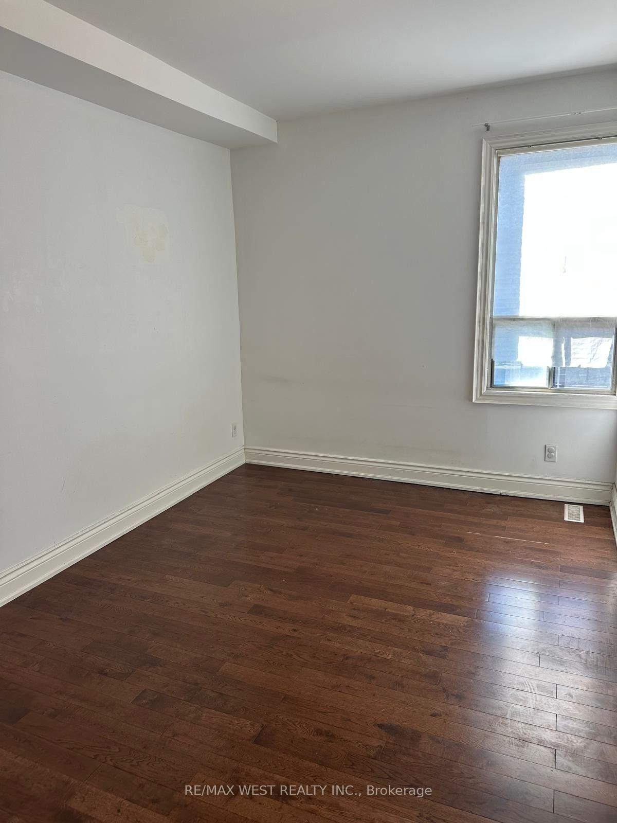Photo 11 of Unit Second Floor Apt #1, 290 Harbord Street, Toronto, Palmerston-Little Italy — HOMEH