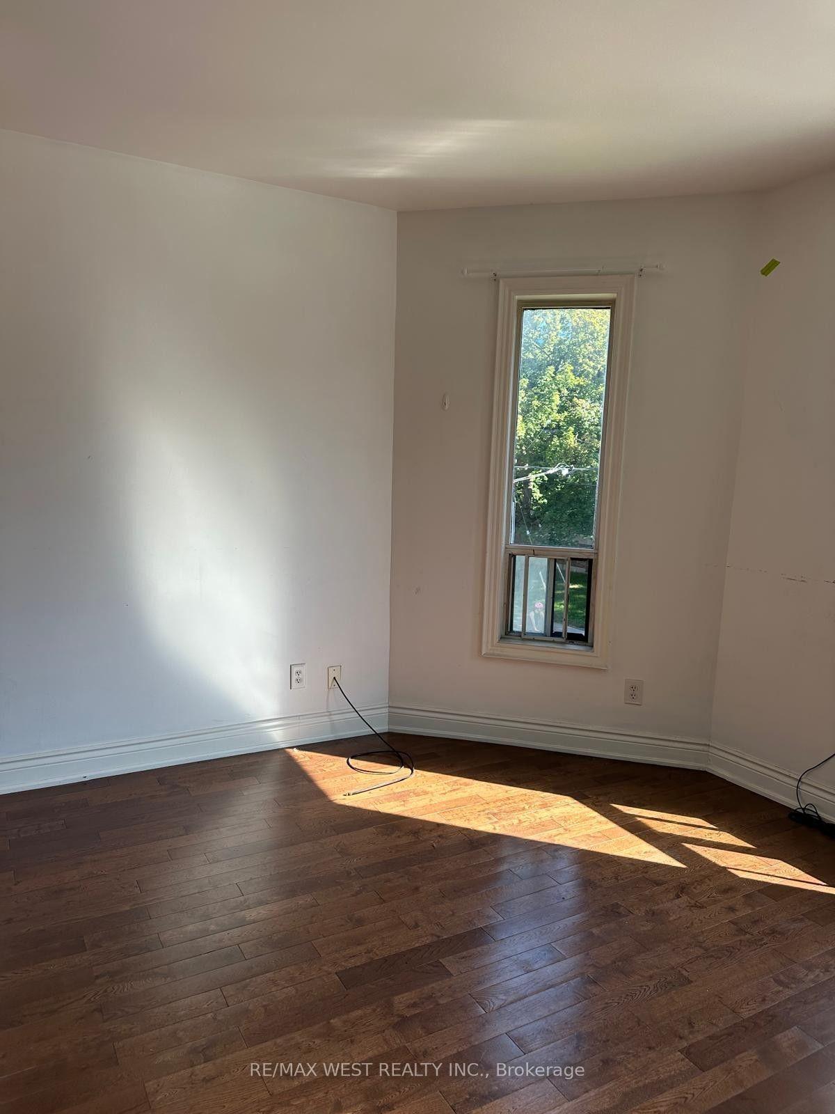 Photo 15 of Unit Second Floor Apt #1, 290 Harbord Street, Toronto, Palmerston-Little Italy — HOMEH