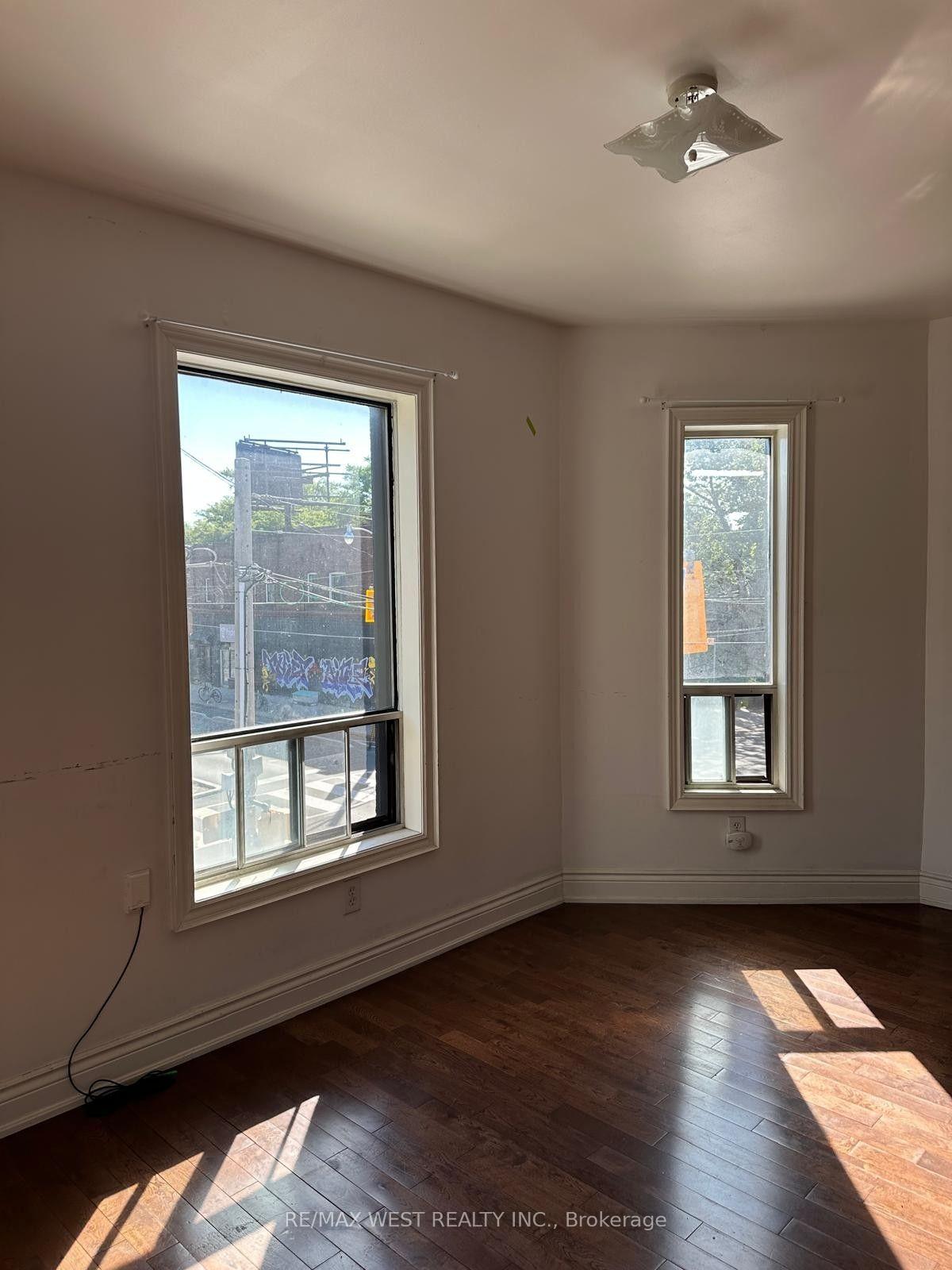 Photo 16 of Unit Second Floor Apt #1, 290 Harbord Street, Toronto, Palmerston-Little Italy — HOMEH