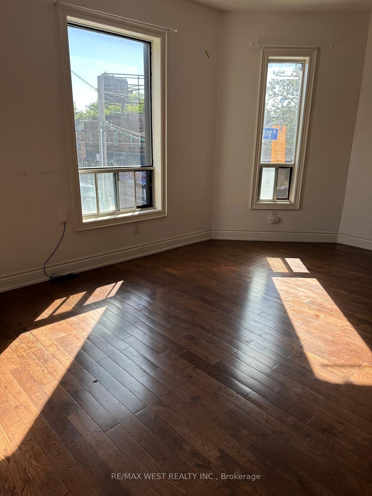 Photo 18 of Unit Second Floor Apt #1, 290 Harbord Street, Toronto, Palmerston-Little Italy — HOMEH