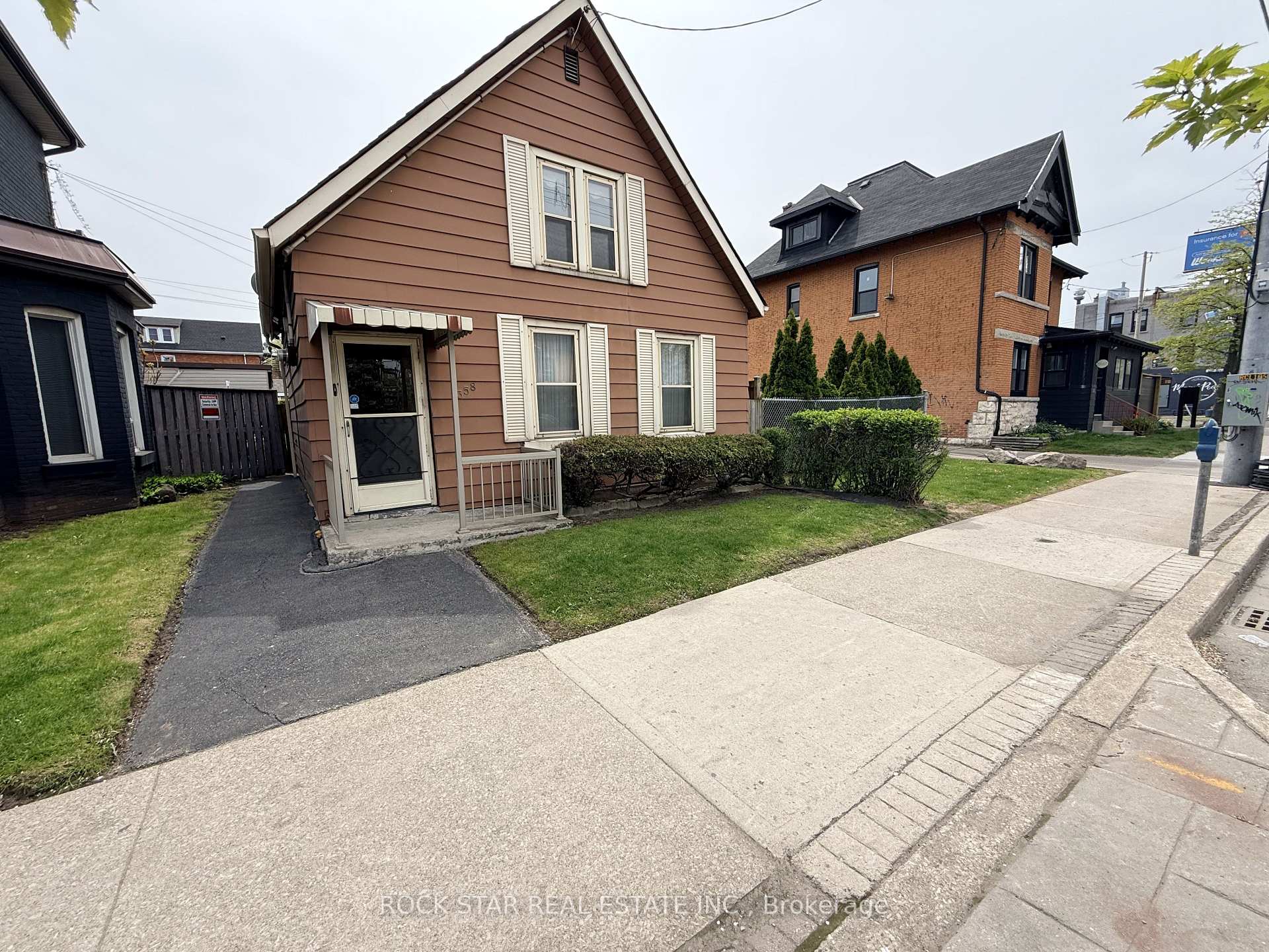 Photo 2 of 358 Barton Street E, Hamilton, Landsdale — HOMEH