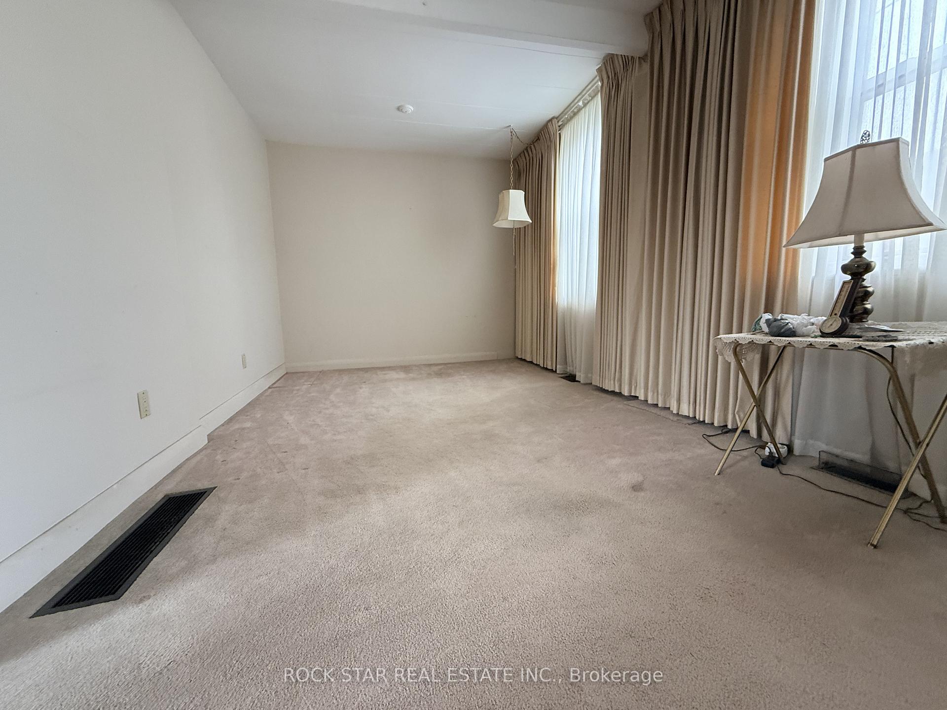 Photo 4 of 358 Barton Street E, Hamilton, Landsdale — HOMEH