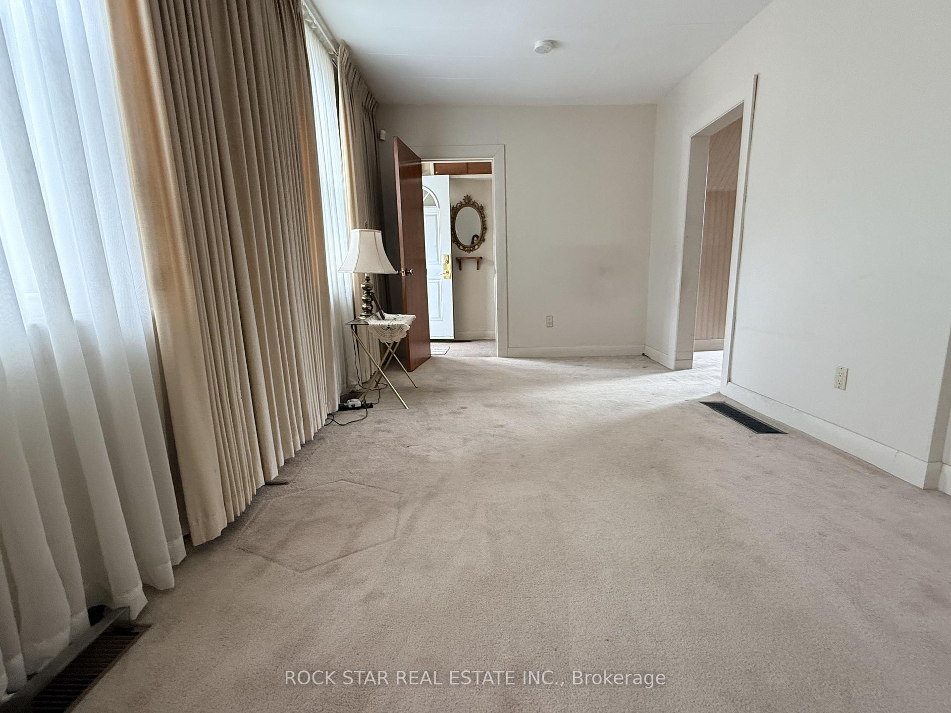 Photo 5 of 358 Barton Street E, Hamilton, Landsdale — HOMEH