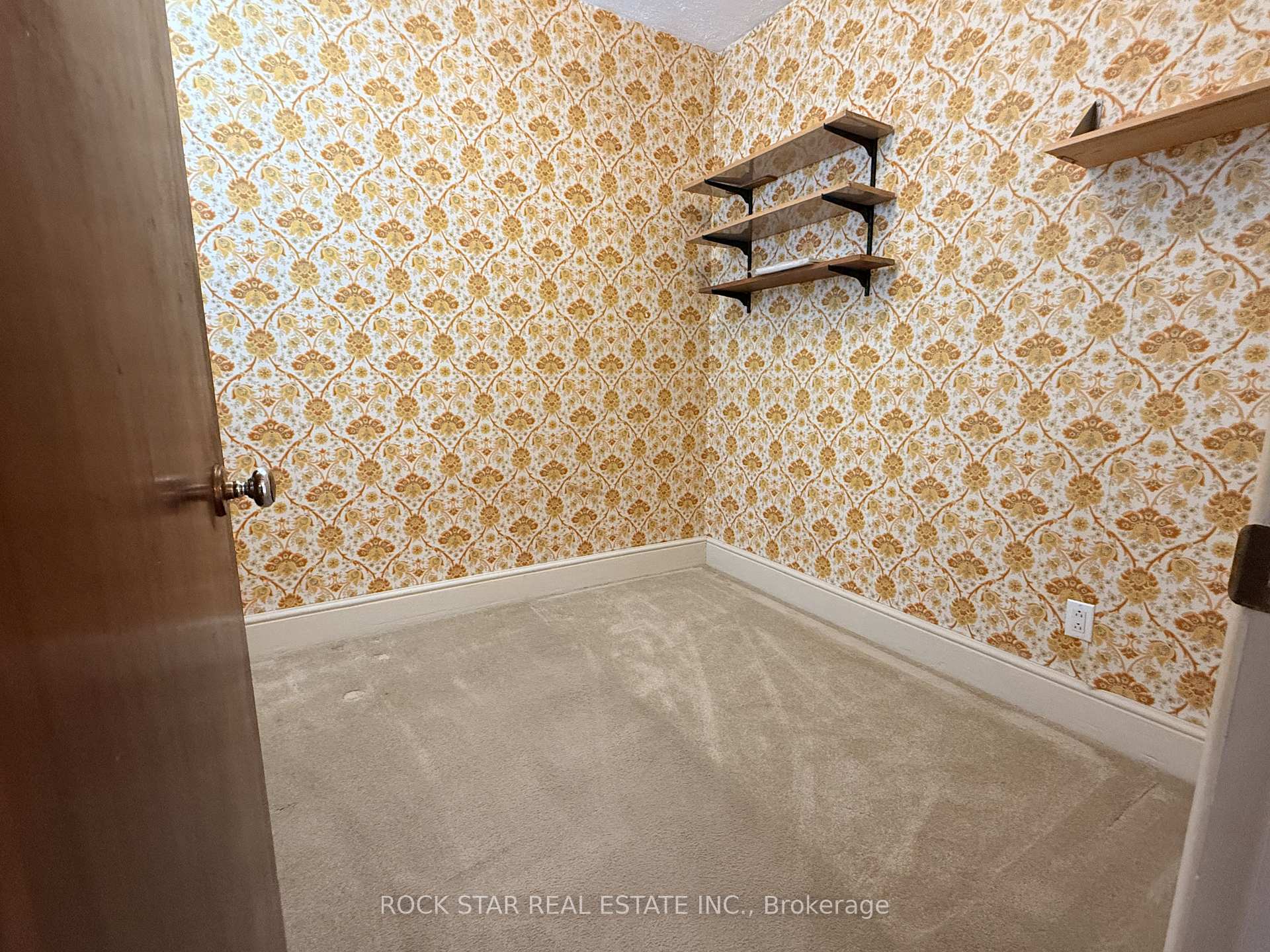Photo 11 of 358 Barton Street E, Hamilton, Landsdale — HOMEH