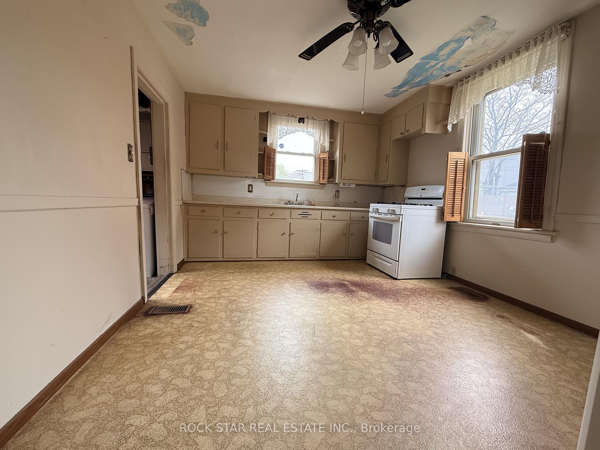 Photo 14 of 358 Barton Street E, Hamilton, Landsdale — HOMEH