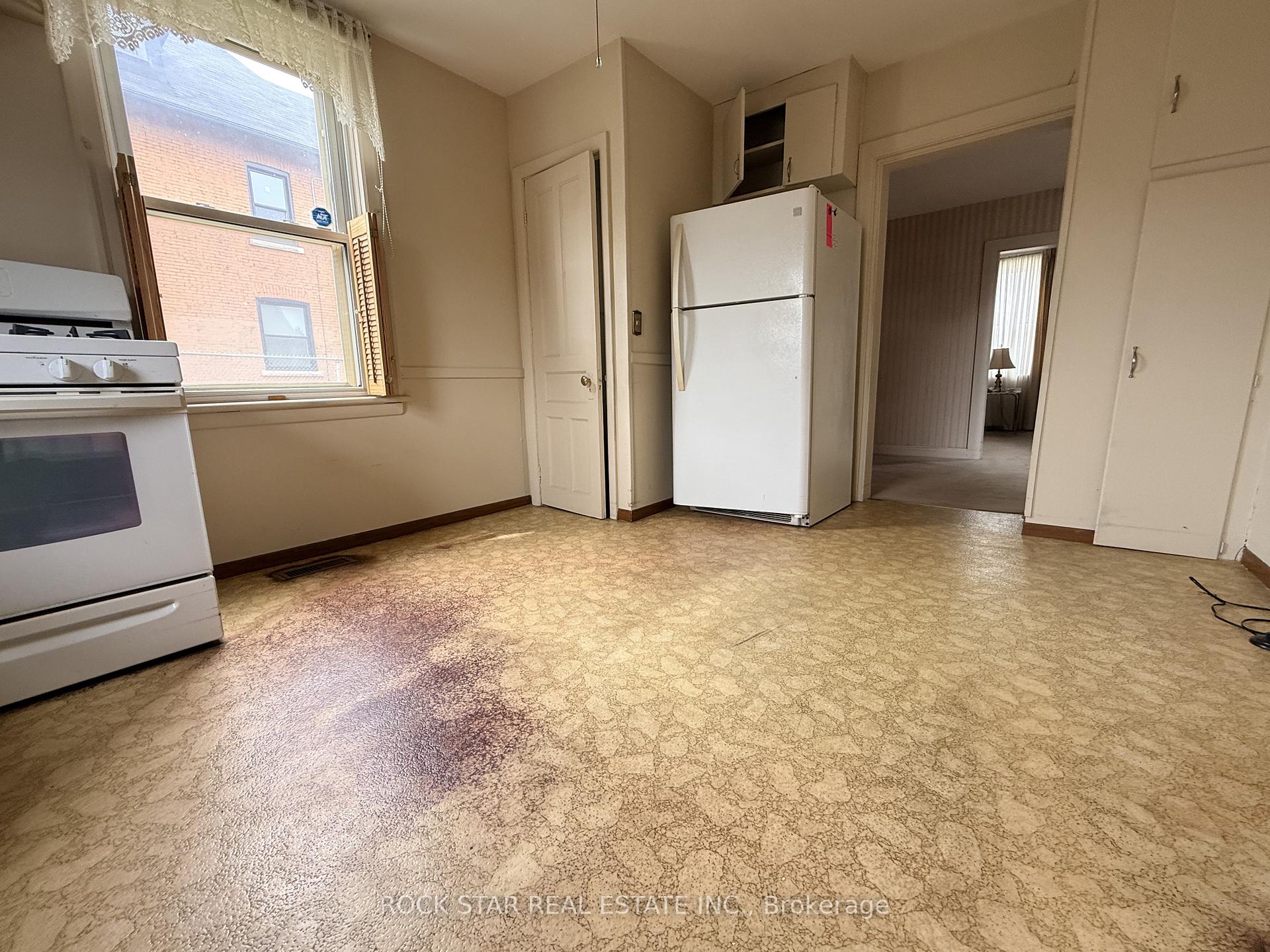 Photo 16 of 358 Barton Street E, Hamilton, Landsdale — HOMEH