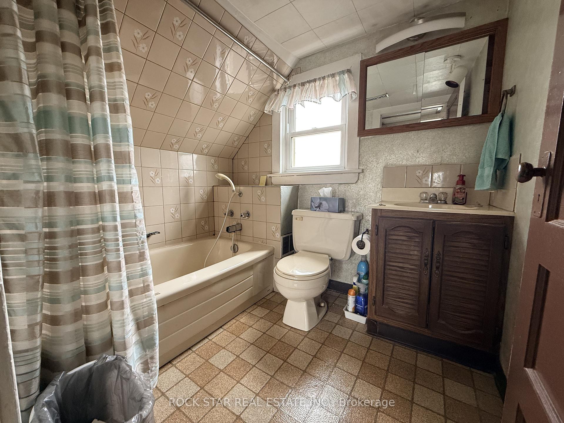 Photo 27 of 358 Barton Street E, Hamilton, Landsdale — HOMEH