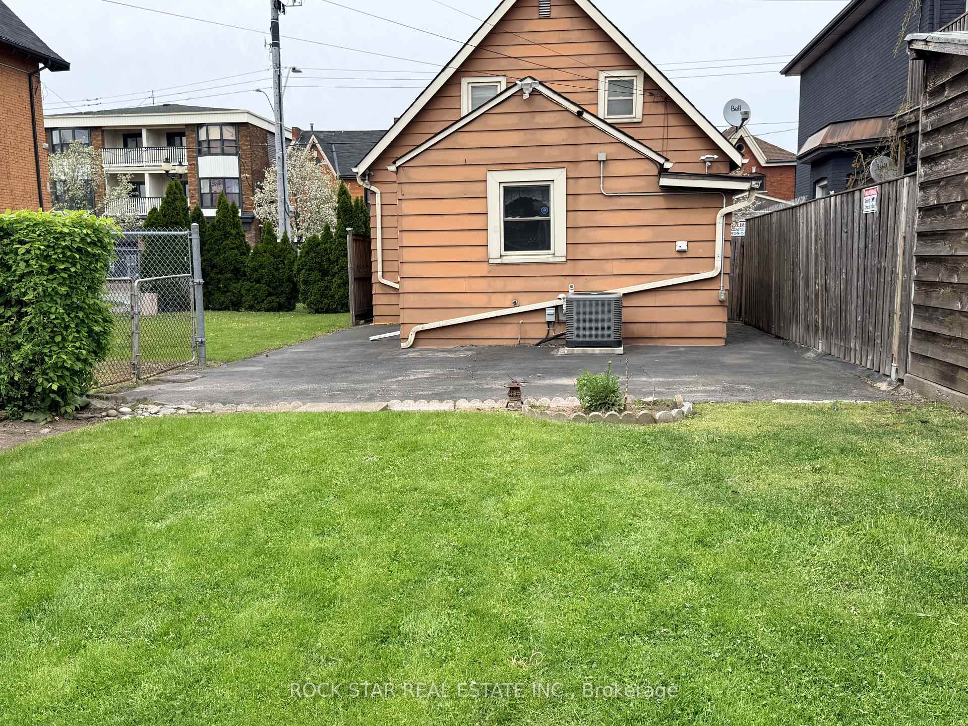 Photo 30 of 358 Barton Street E, Hamilton, Landsdale — HOMEH