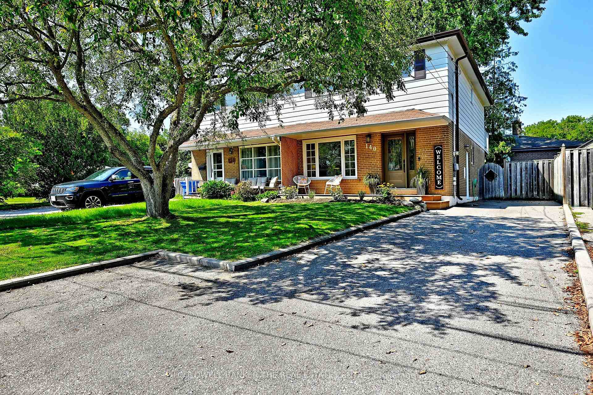 Photo 2 of 140 Lundy's Lane, Newmarket, Huron Heights-Leslie Valley — HOMEH