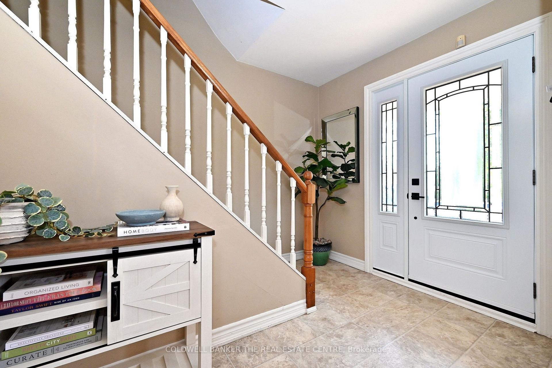 Photo 4 of 140 Lundy's Lane, Newmarket, Huron Heights-Leslie Valley — HOMEH