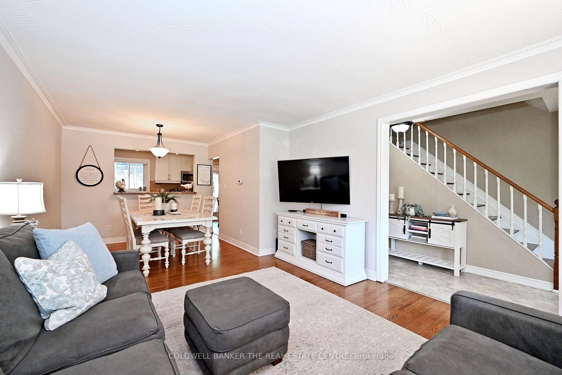 Photo 6 of 140 Lundy's Lane, Newmarket, Huron Heights-Leslie Valley — HOMEH