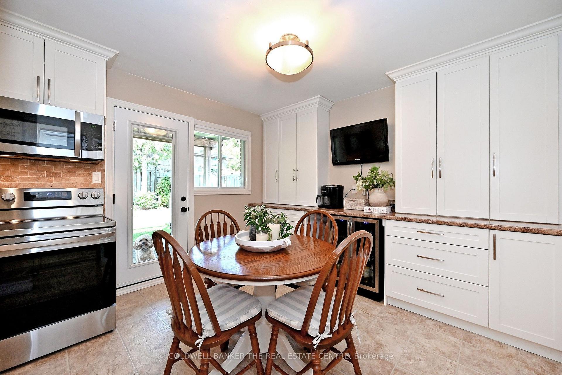 Photo 14 of 140 Lundy's Lane, Newmarket, Huron Heights-Leslie Valley — HOMEH