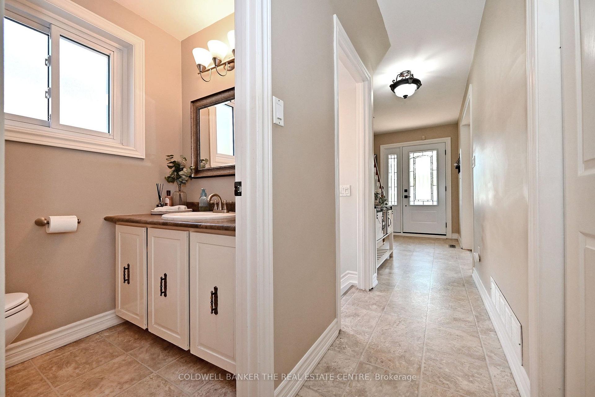 Photo 15 of 140 Lundy's Lane, Newmarket, Huron Heights-Leslie Valley — HOMEH