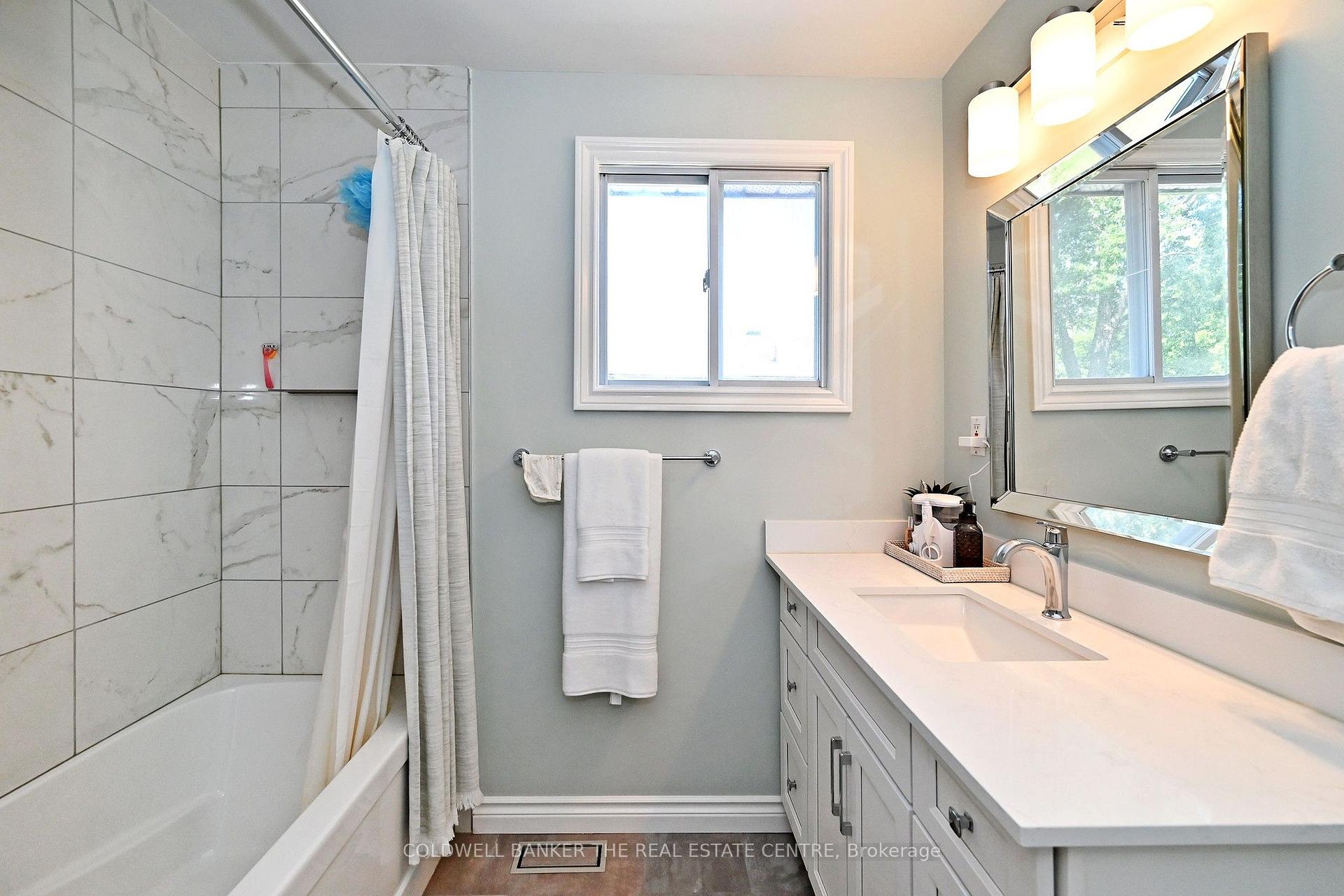 Photo 33 of 140 Lundy's Lane, Newmarket, Huron Heights-Leslie Valley — HOMEH