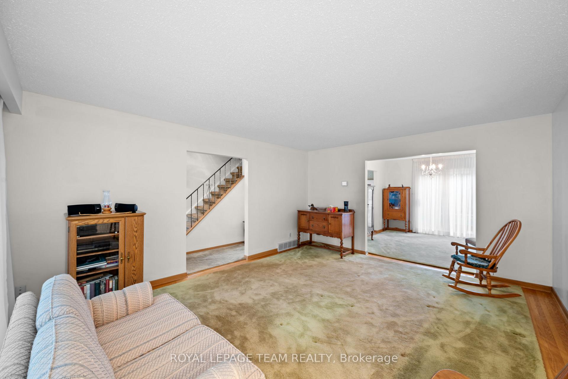 Photo 6 of 7 Centrepark Drive, Ottawa, Blackburn Hamlet — HOMEH