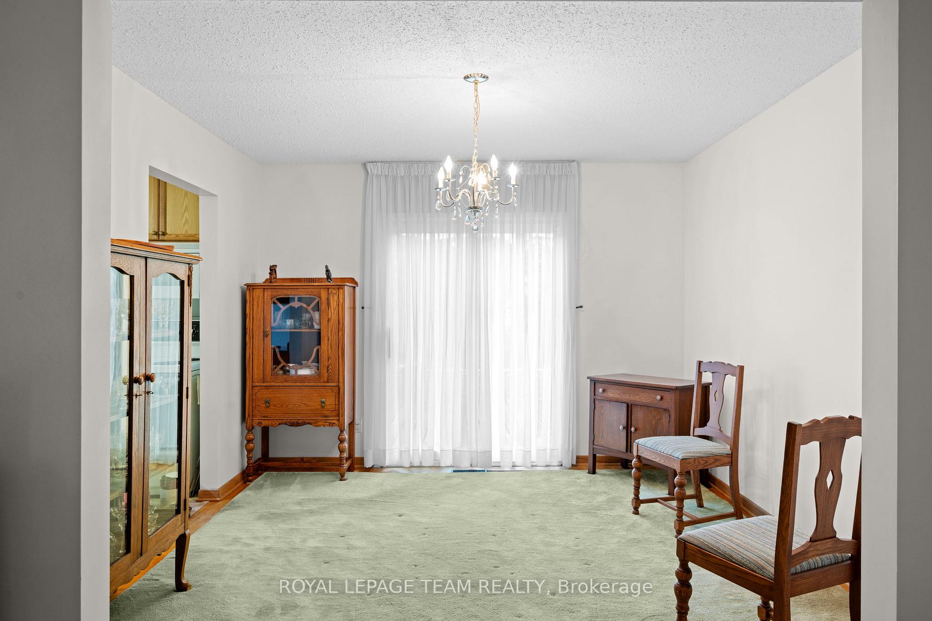 Photo 9 of 7 Centrepark Drive, Ottawa, Blackburn Hamlet — HOMEH