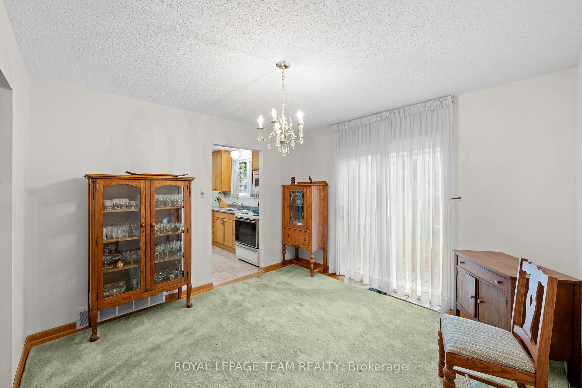 Photo 10 of 7 Centrepark Drive, Ottawa, Blackburn Hamlet — HOMEH