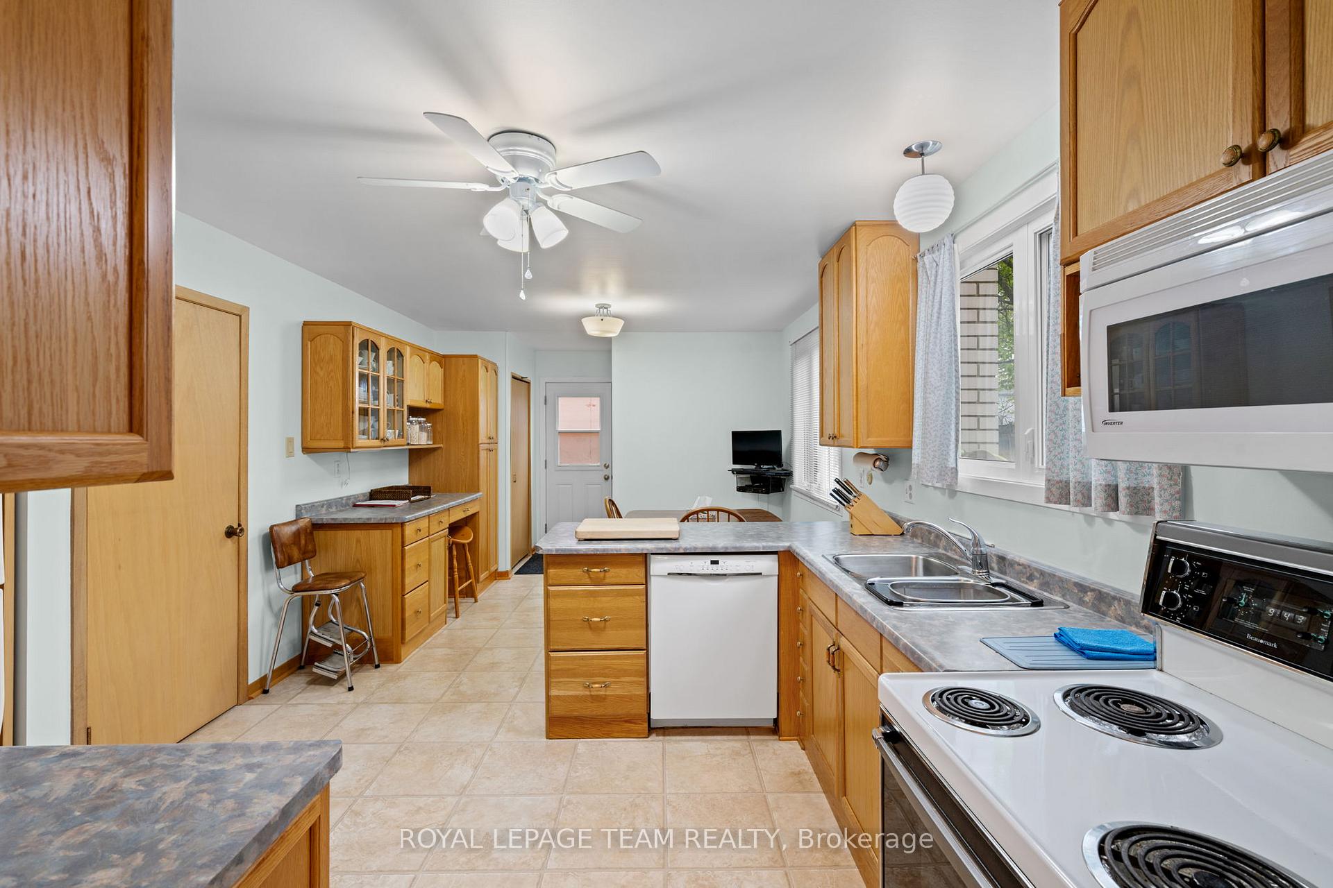 Photo 11 of 7 Centrepark Drive, Ottawa, Blackburn Hamlet — HOMEH