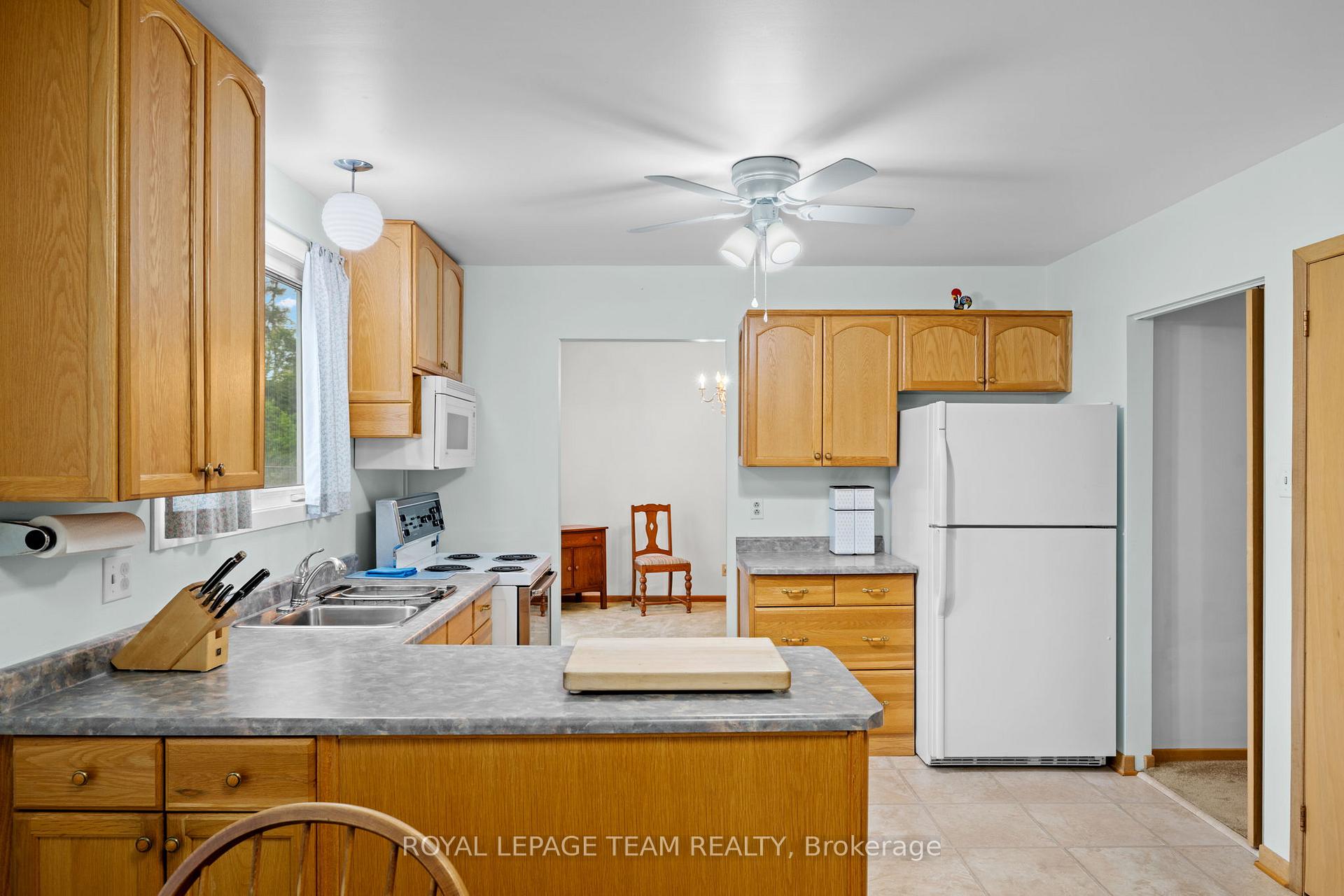 Photo 13 of 7 Centrepark Drive, Ottawa, Blackburn Hamlet — HOMEH