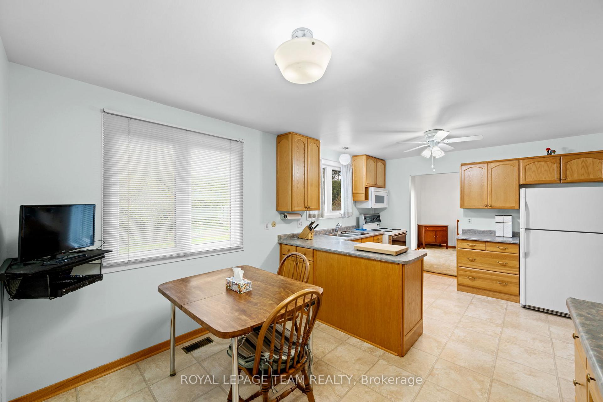 Photo 14 of 7 Centrepark Drive, Ottawa, Blackburn Hamlet — HOMEH