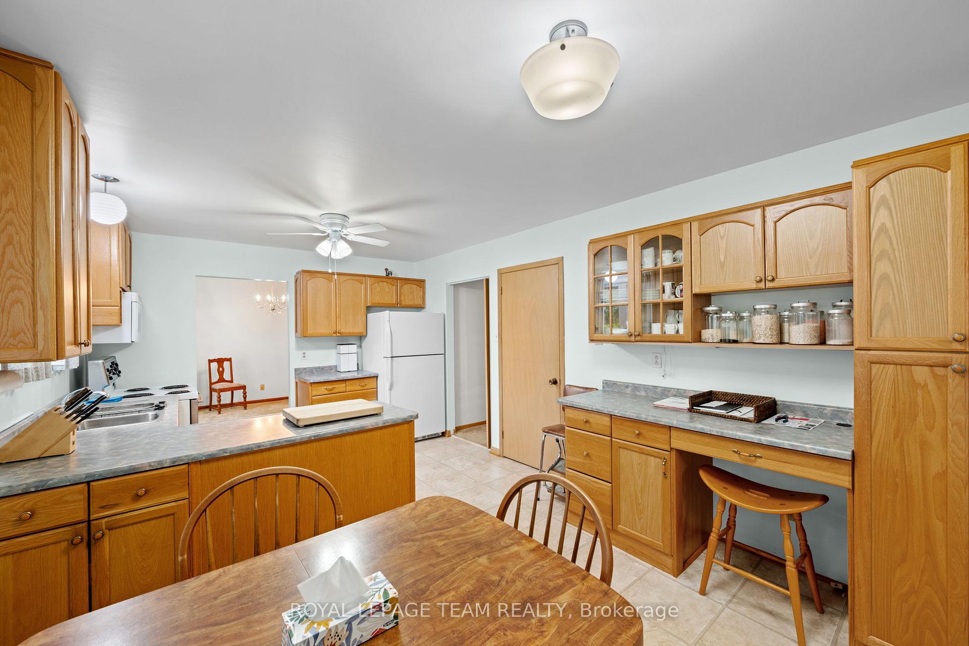 Photo 15 of 7 Centrepark Drive, Ottawa, Blackburn Hamlet — HOMEH