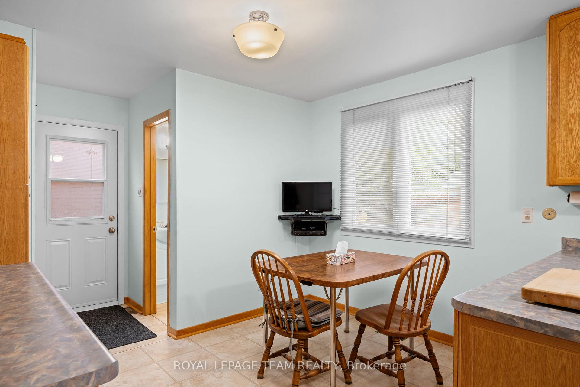 Photo 16 of 7 Centrepark Drive, Ottawa, Blackburn Hamlet — HOMEH