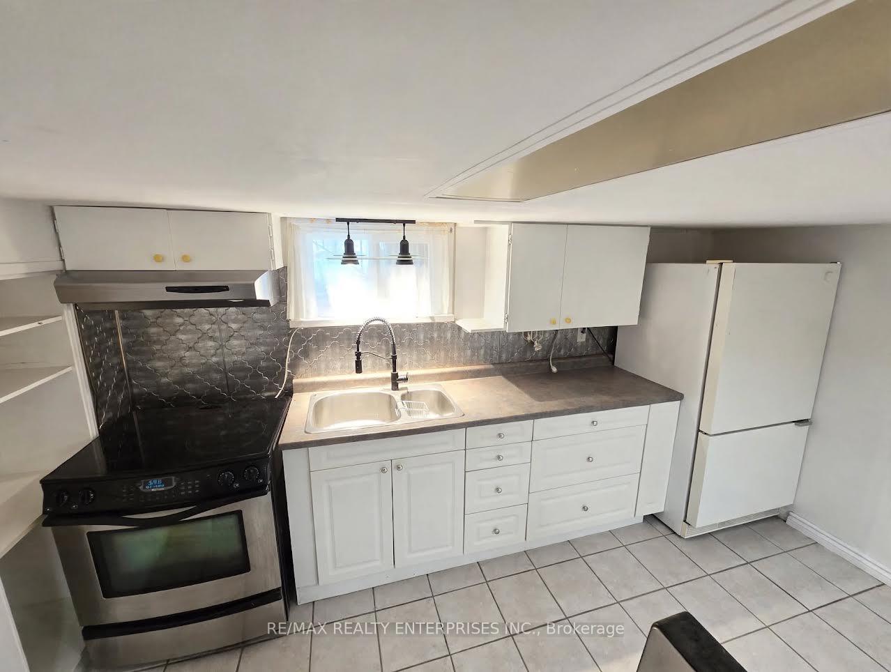 Photo 16 of 1228 Haig Boulevard, Mississauga, Lakeview — HOMEH