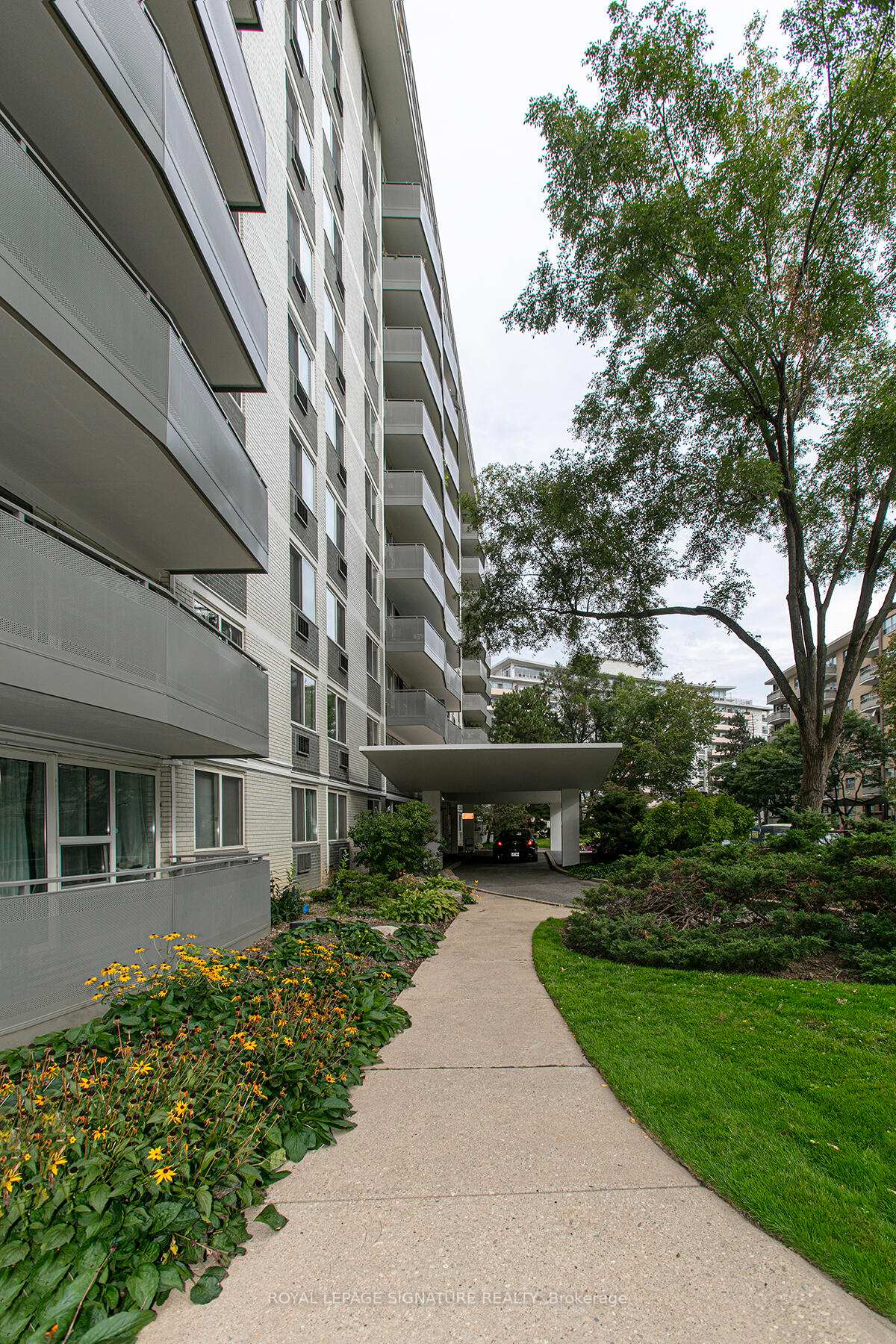 Photo 4 of Unit 201, 10 Shallmar Boulevard, Toronto, Forest Hill North — HOMEH