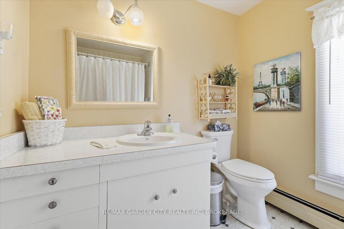 Photo 20 of 70 Lowell Avenue, St. Catharines, Downtown — HOMEH