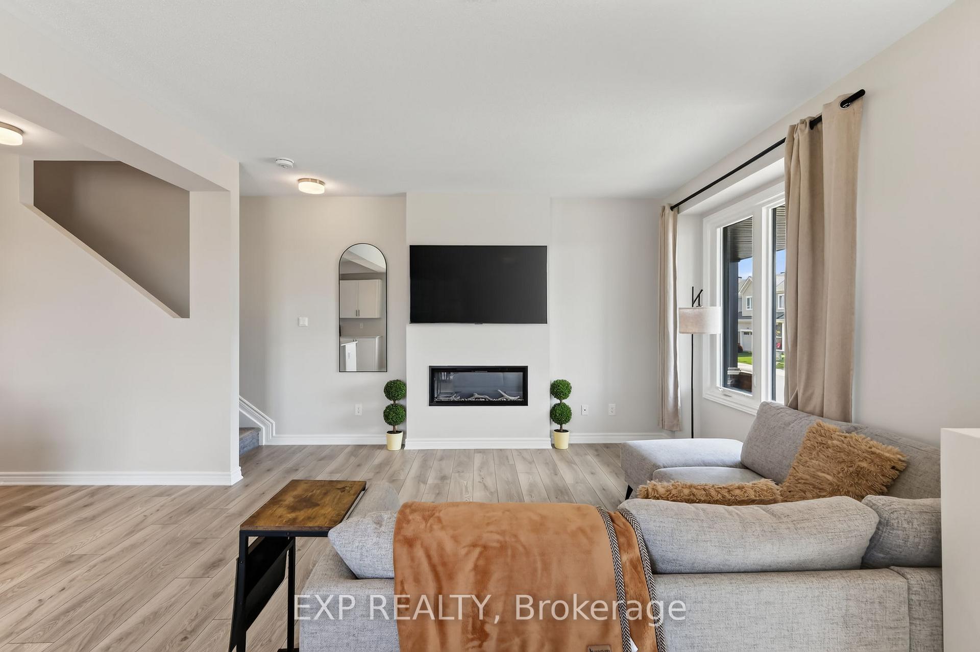 Photo 12 of 401 Broadcast Avenue, Ottawa, Avalon West — HOMEH