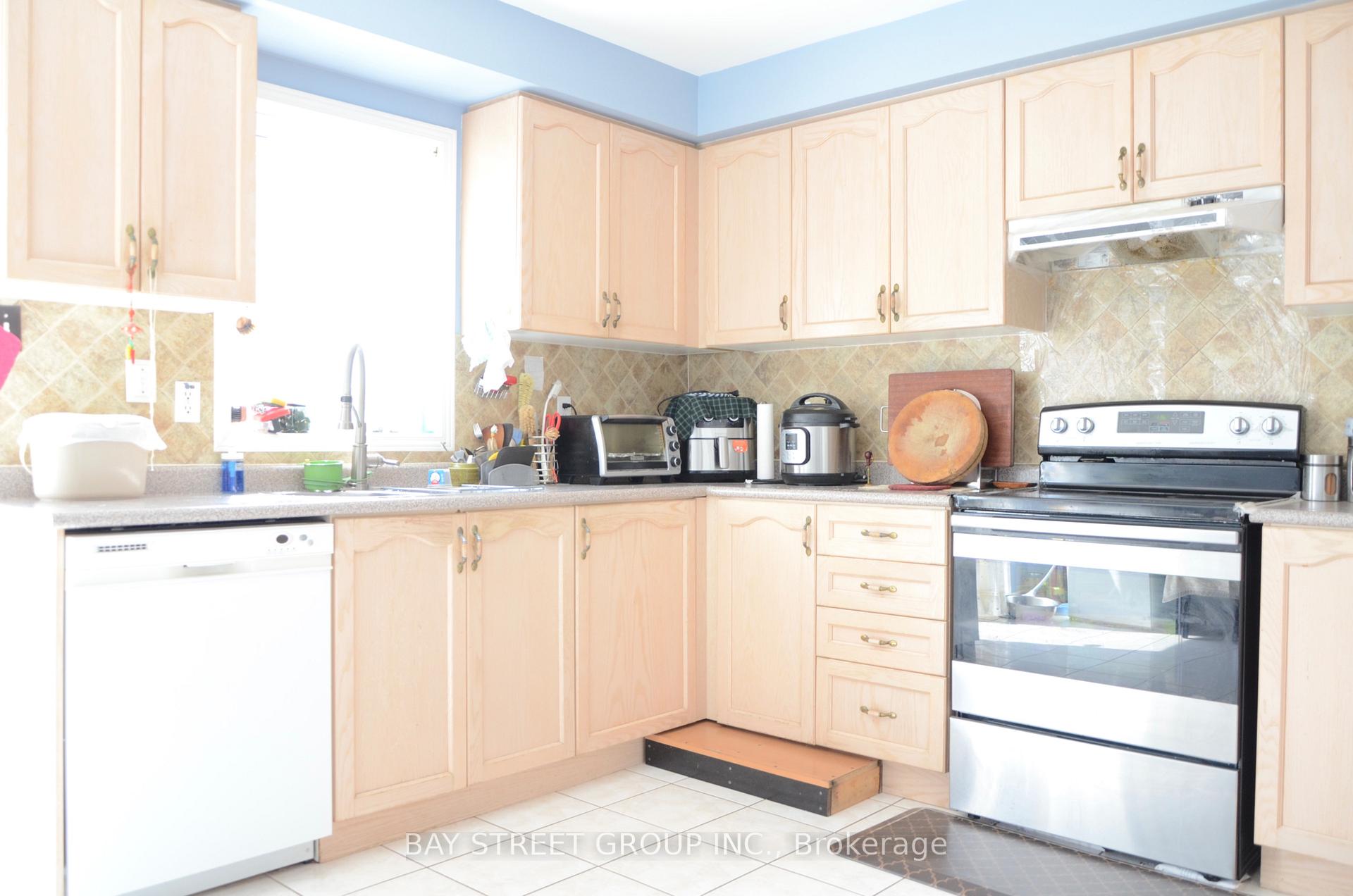 Photo 2 of 81 Maple Sugar Lane, Vaughan, Patterson — HOMEH
