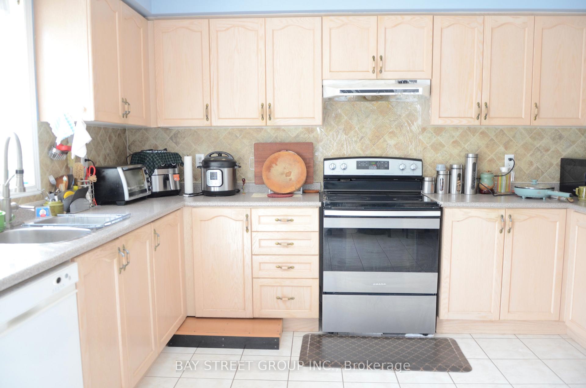 Photo 3 of 81 Maple Sugar Lane, Vaughan, Patterson — HOMEH