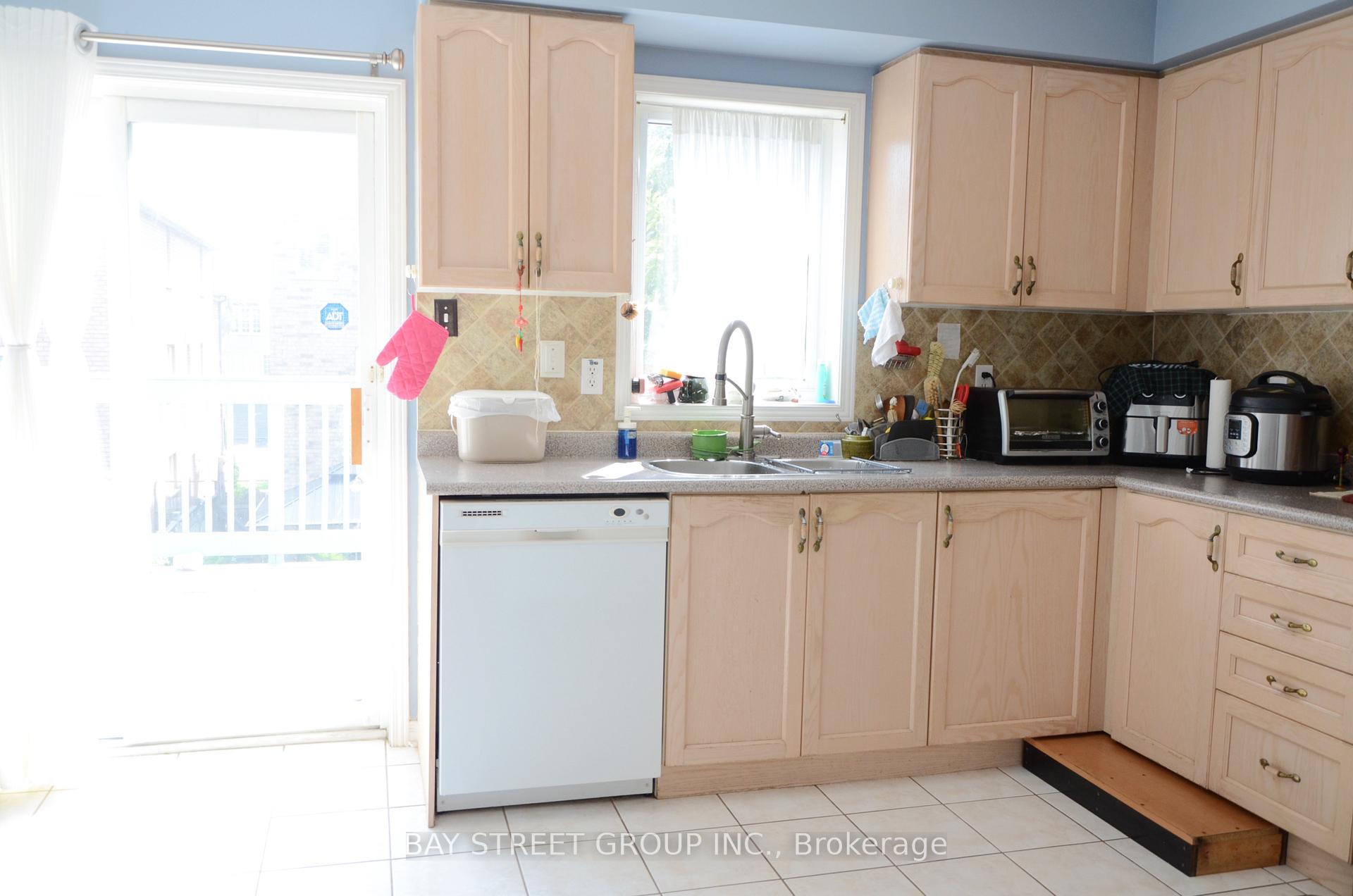 Photo 4 of 81 Maple Sugar Lane, Vaughan, Patterson — HOMEH