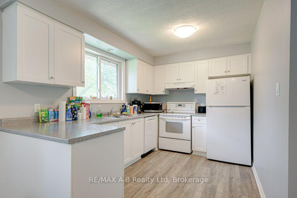 Photo 7 of 56 Brant Street, Stratford — HOMEH