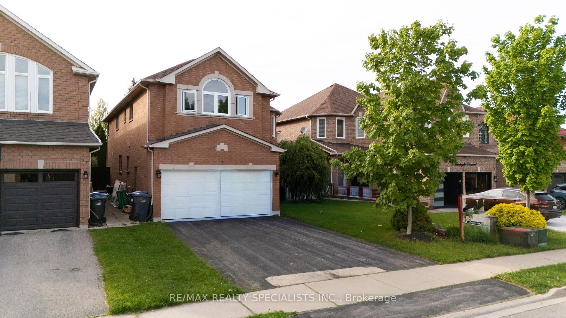 Photo 2 of 7 Banington Crescent, Brampton, Snelgrove — HOMEH