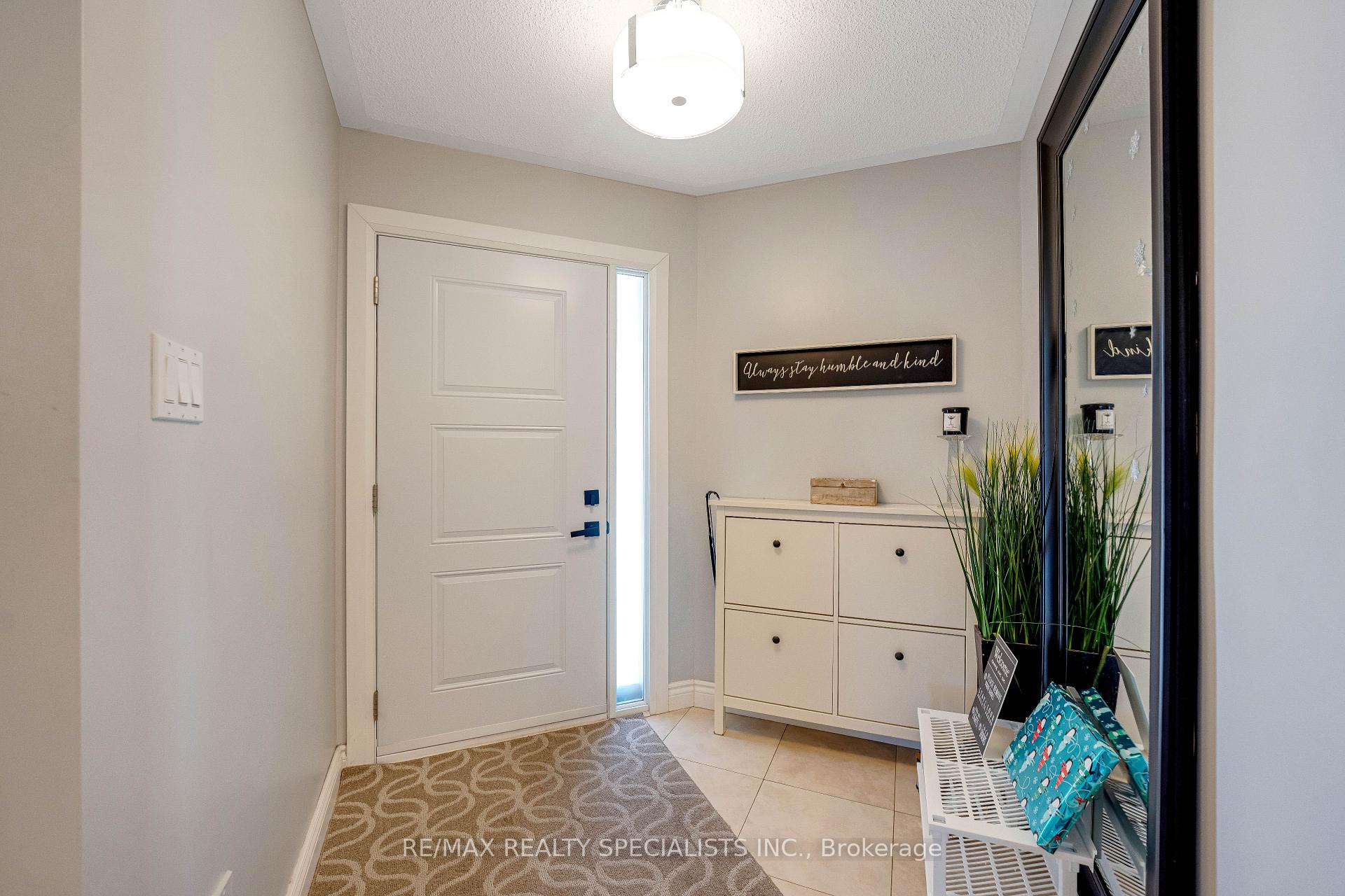 Photo 3 of 7 Banington Crescent, Brampton, Snelgrove — HOMEH