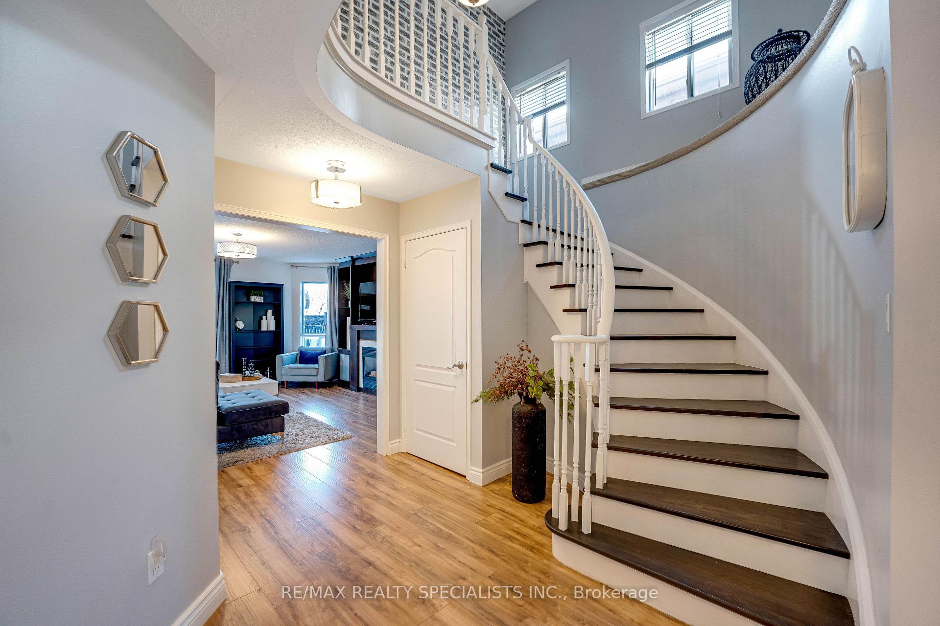 Photo 4 of 7 Banington Crescent, Brampton, Snelgrove — HOMEH