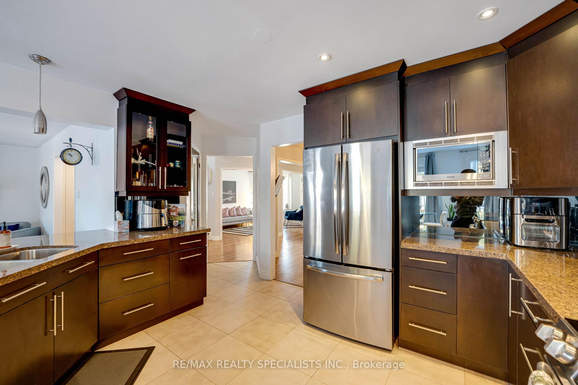 Photo 10 of 7 Banington Crescent, Brampton, Snelgrove — HOMEH