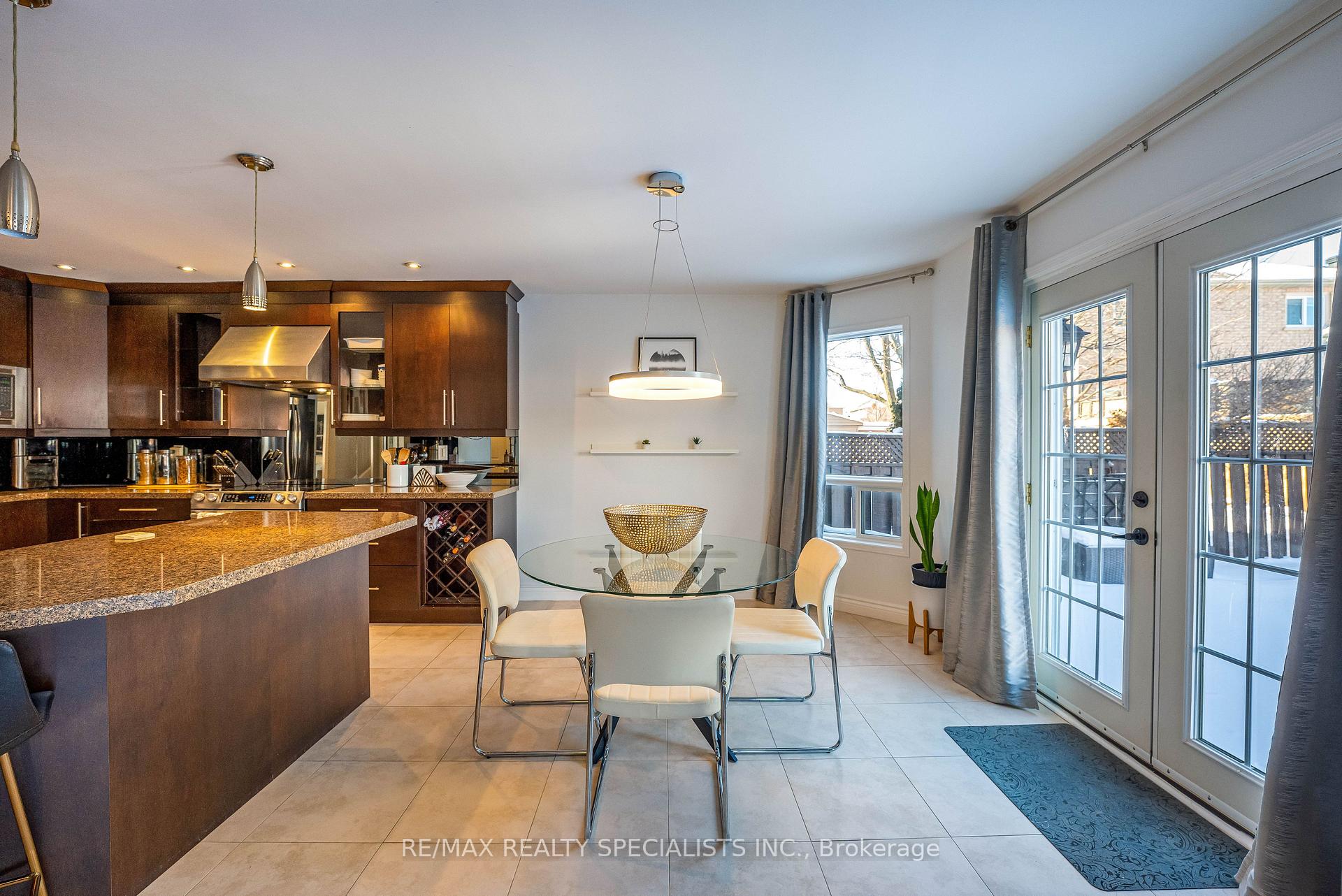 Photo 13 of 7 Banington Crescent, Brampton, Snelgrove — HOMEH