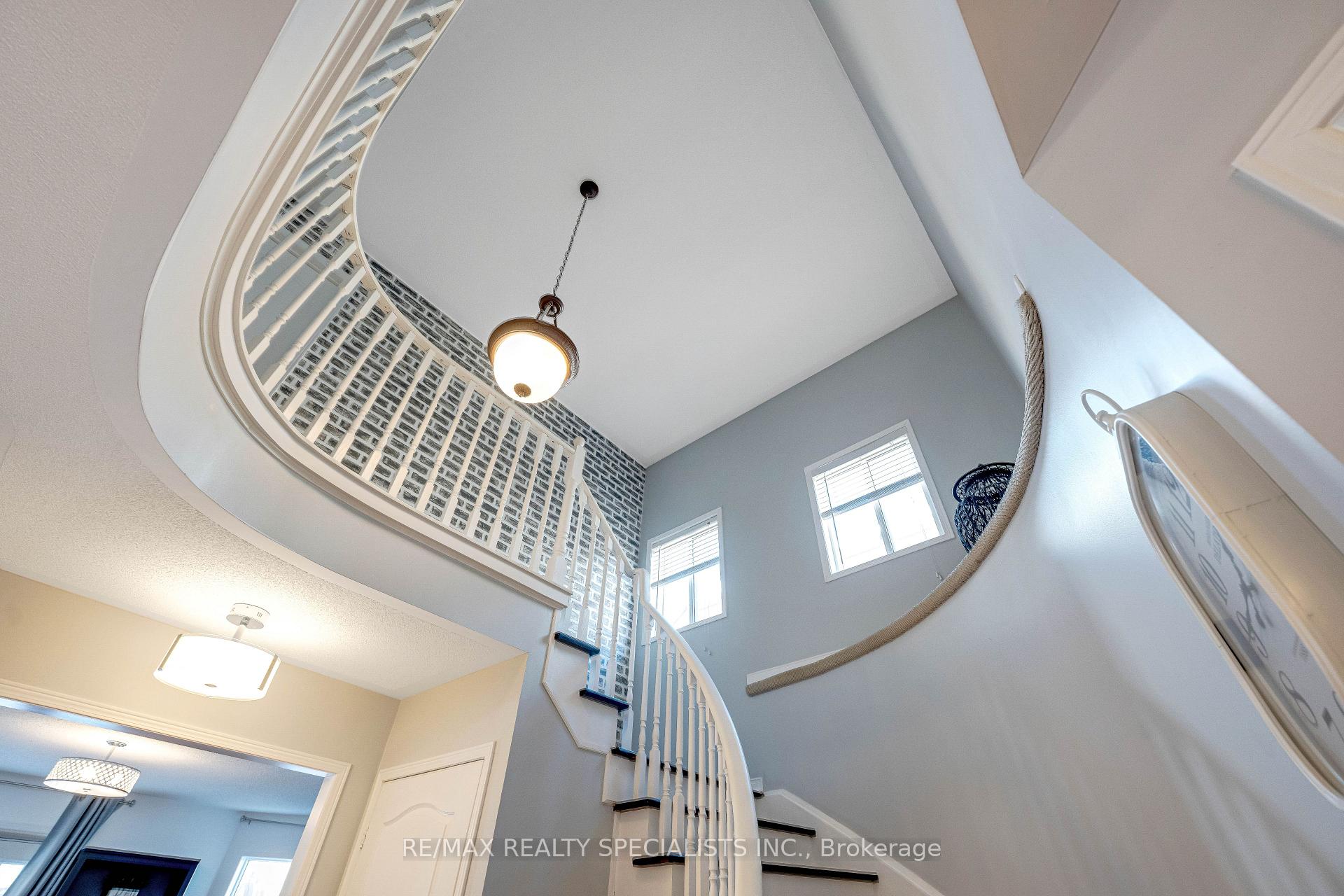 Photo 14 of 7 Banington Crescent, Brampton, Snelgrove — HOMEH