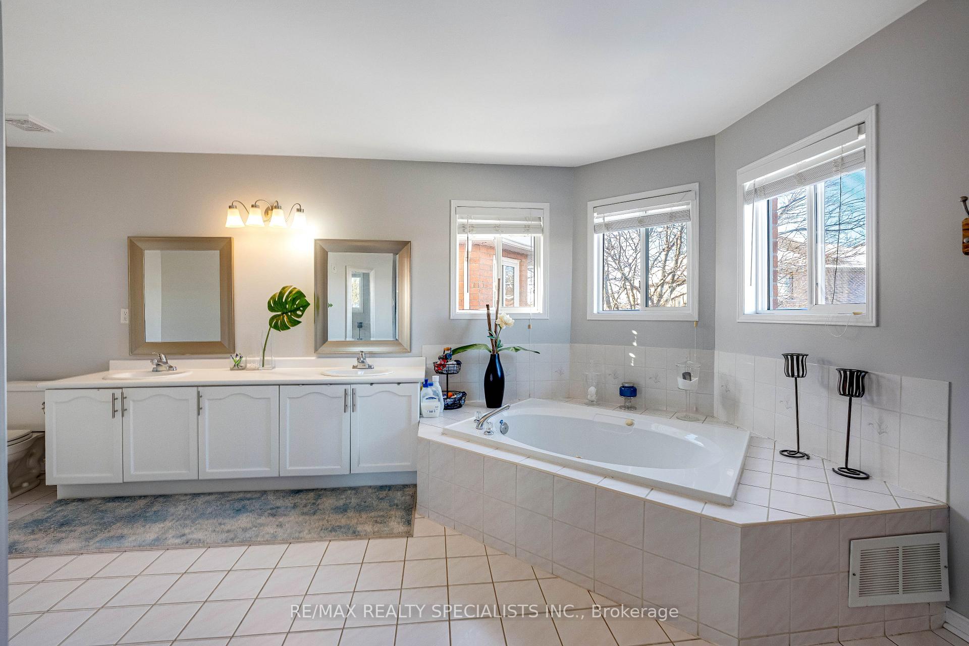 Photo 20 of 7 Banington Crescent, Brampton, Snelgrove — HOMEH