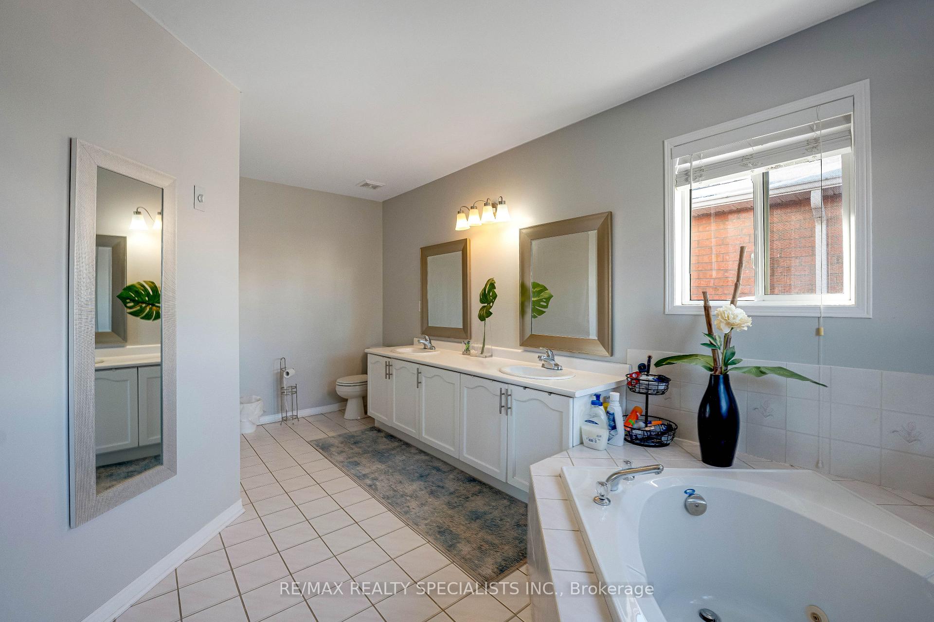 Photo 21 of 7 Banington Crescent, Brampton, Snelgrove — HOMEH