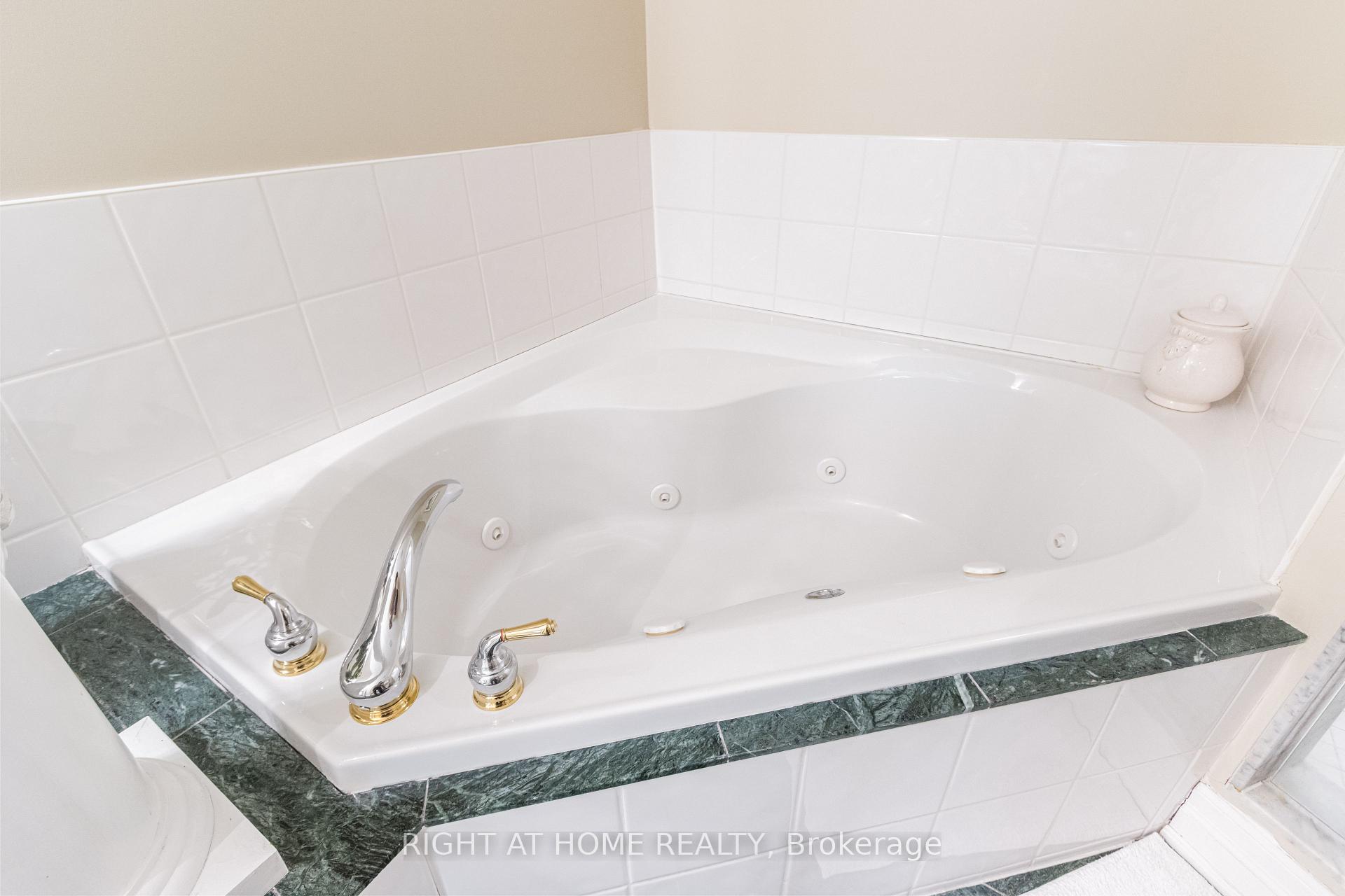 Photo 24 of Unit 5B, 405 Crossing Bridge Place, Aurora, Aurora Estates — HOMEH