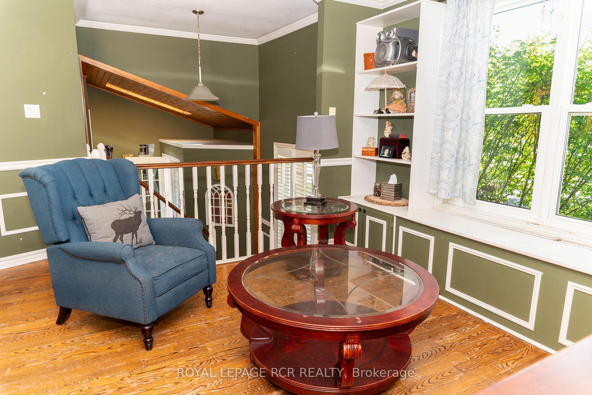 Photo 5 of 82 Quarry Drive, Orangeville — HOMEH