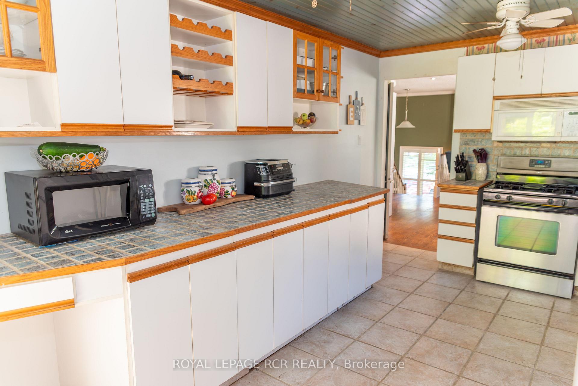 Photo 9 of 82 Quarry Drive, Orangeville — HOMEH
