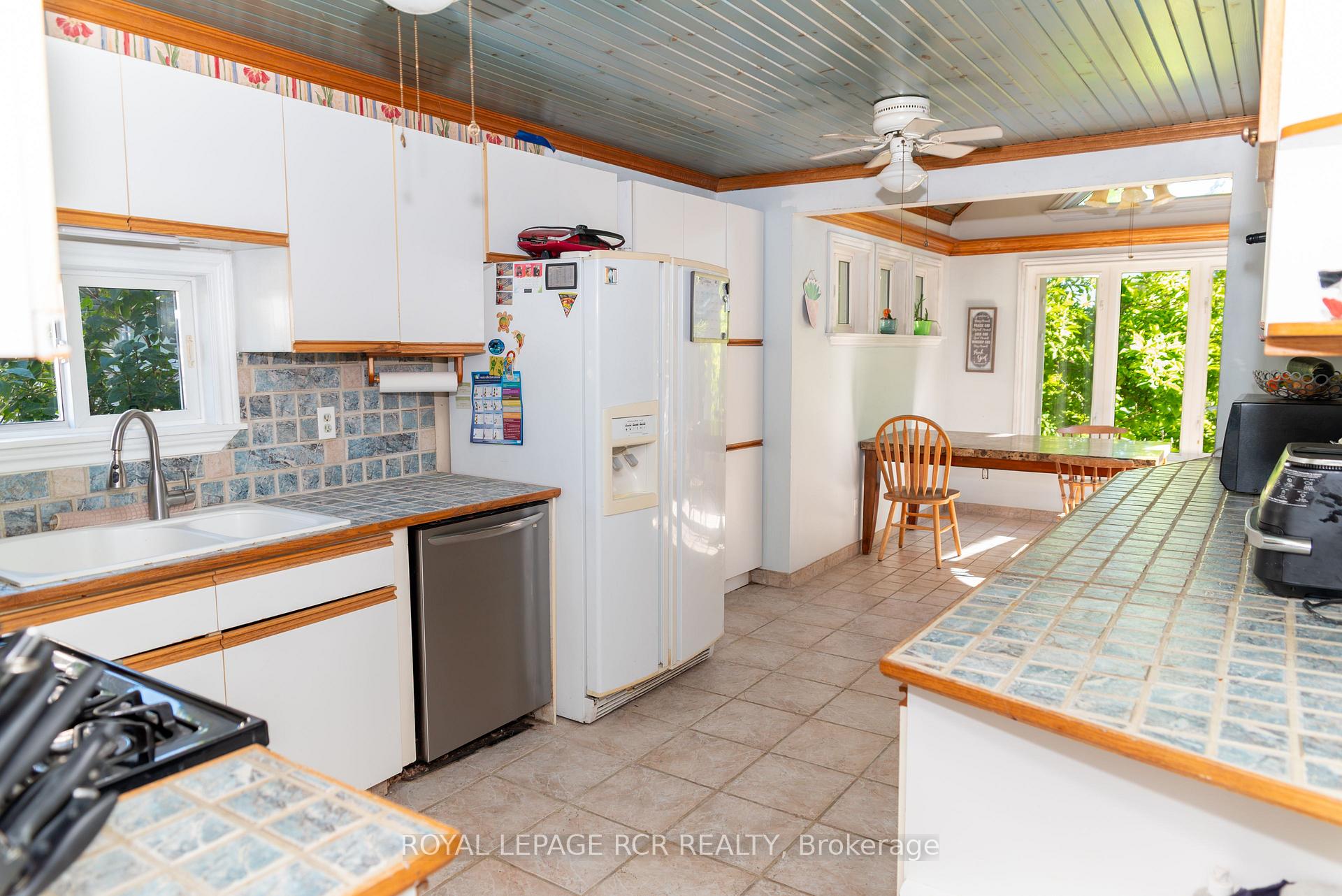Photo 12 of 82 Quarry Drive, Orangeville — HOMEH