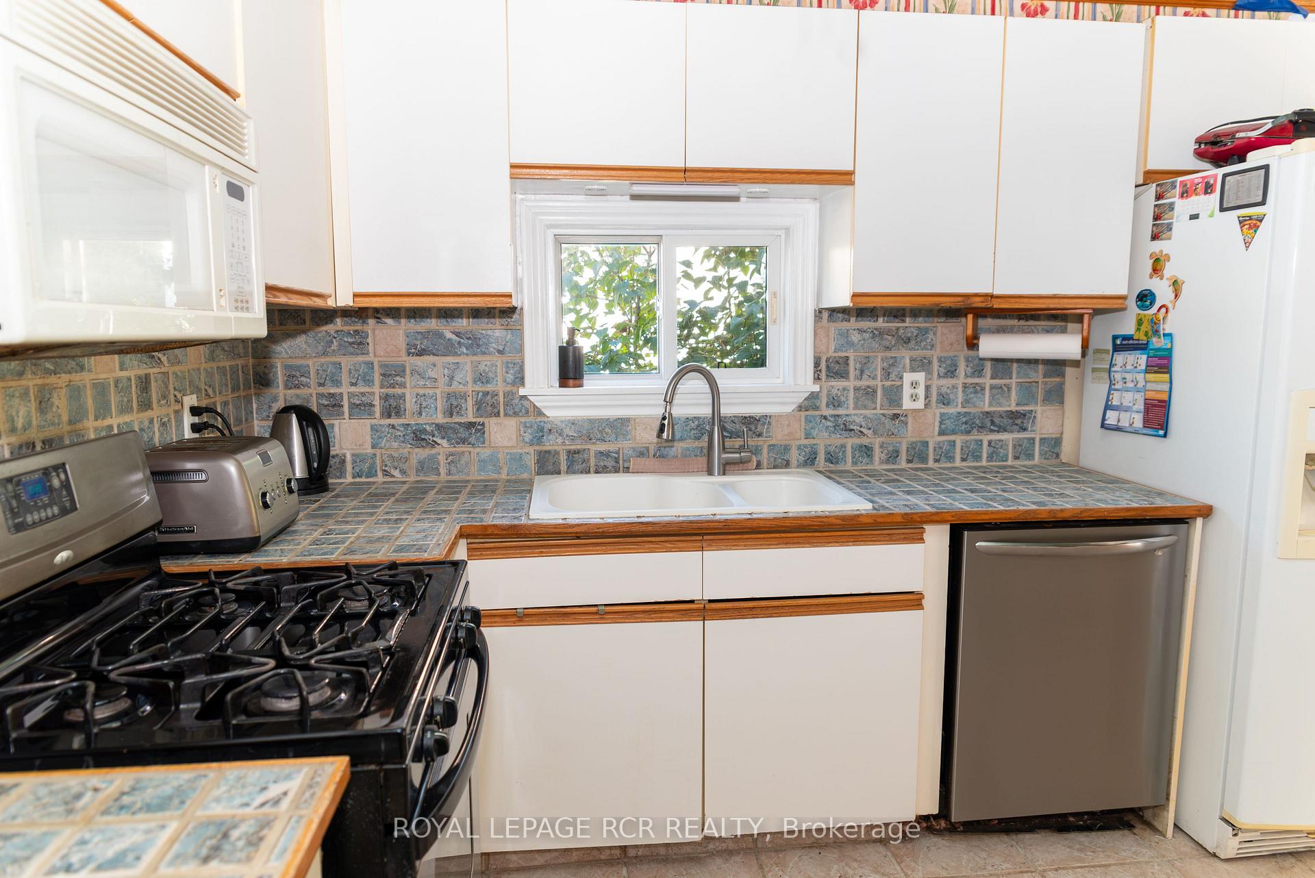 Photo 13 of 82 Quarry Drive, Orangeville — HOMEH