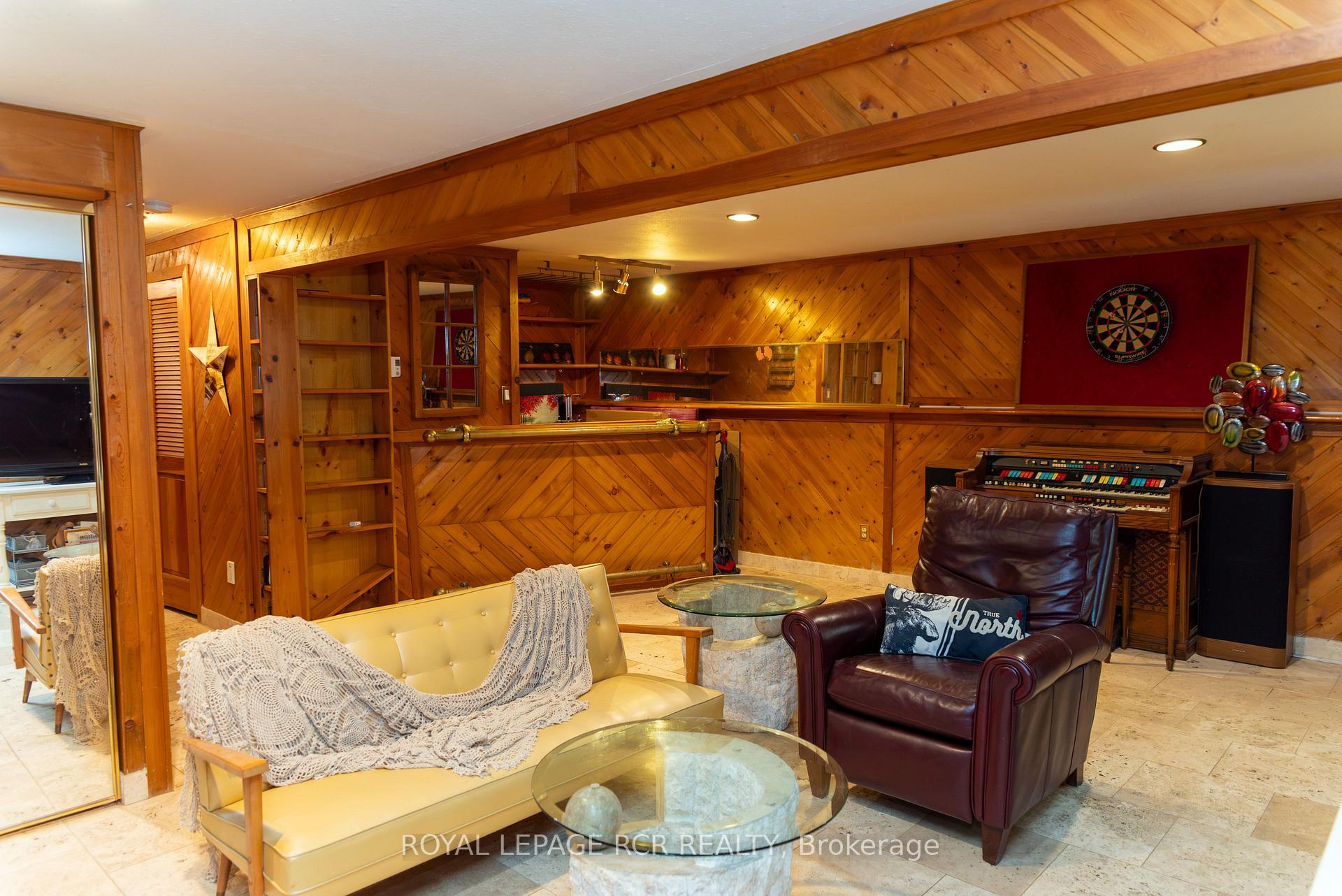 Photo 16 of 82 Quarry Drive, Orangeville — HOMEH