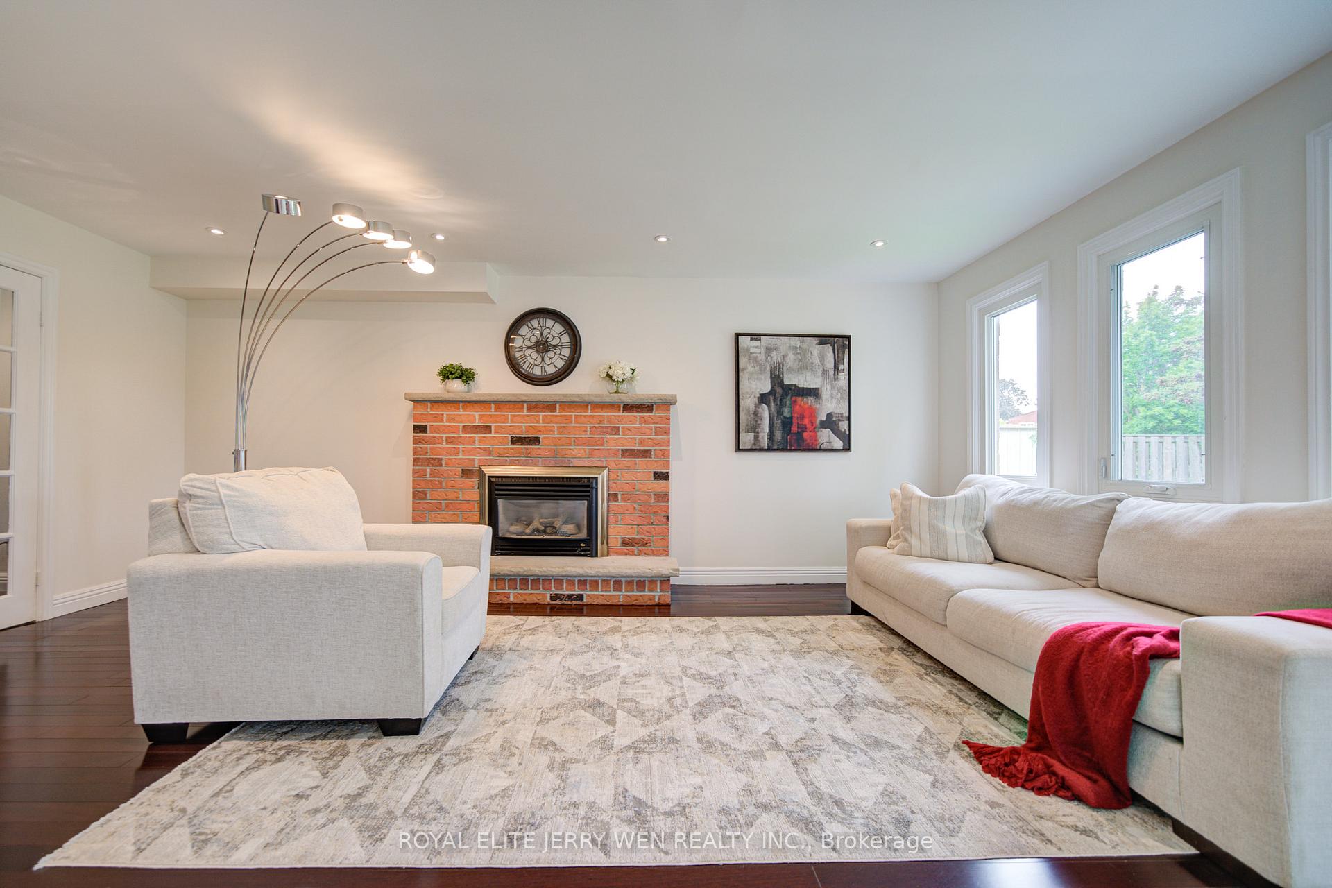 Photo 6 of 70 Bronte Road, Markham, Thornlea — HOMEH