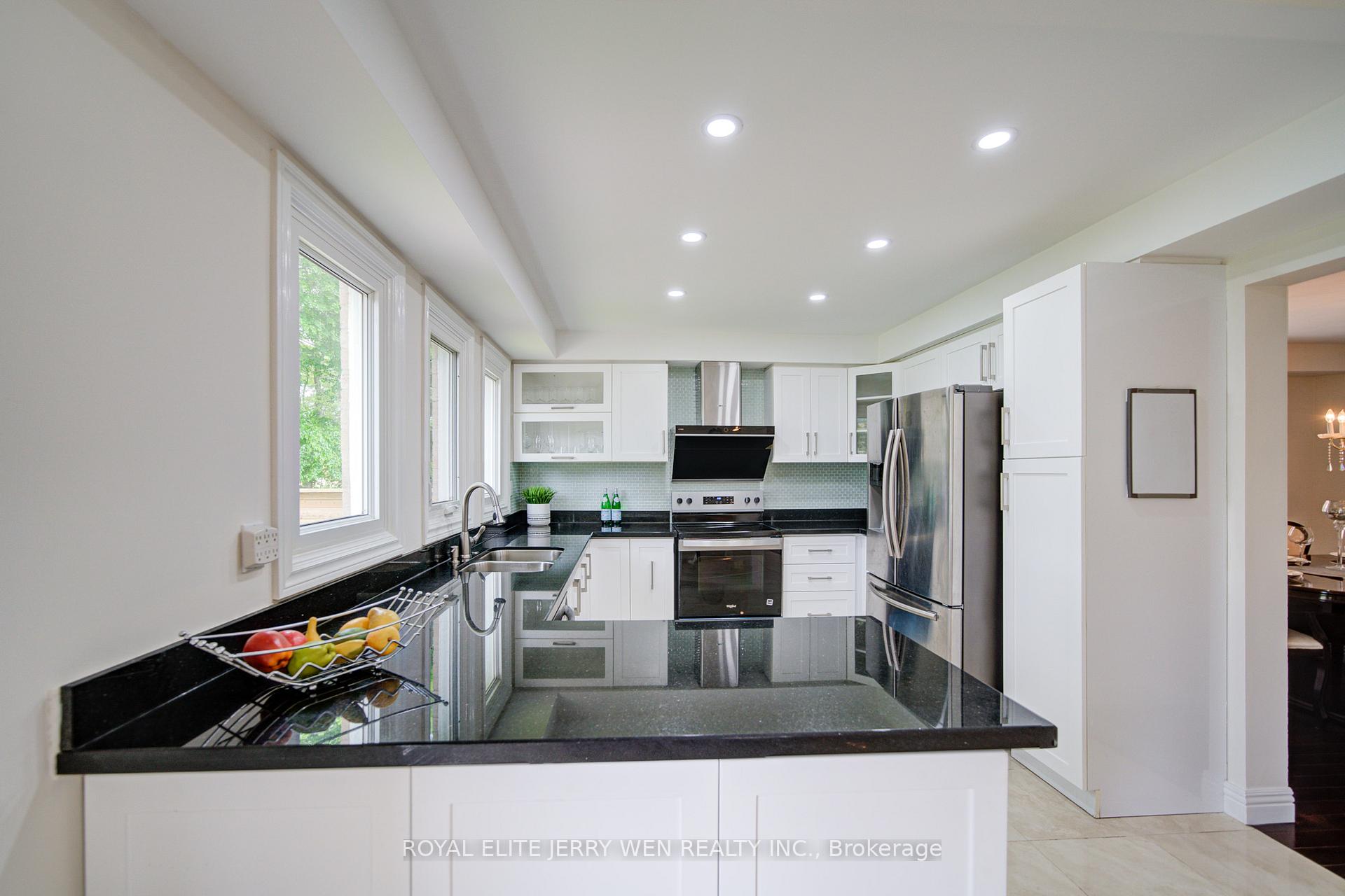 Photo 9 of 70 Bronte Road, Markham, Thornlea — HOMEH